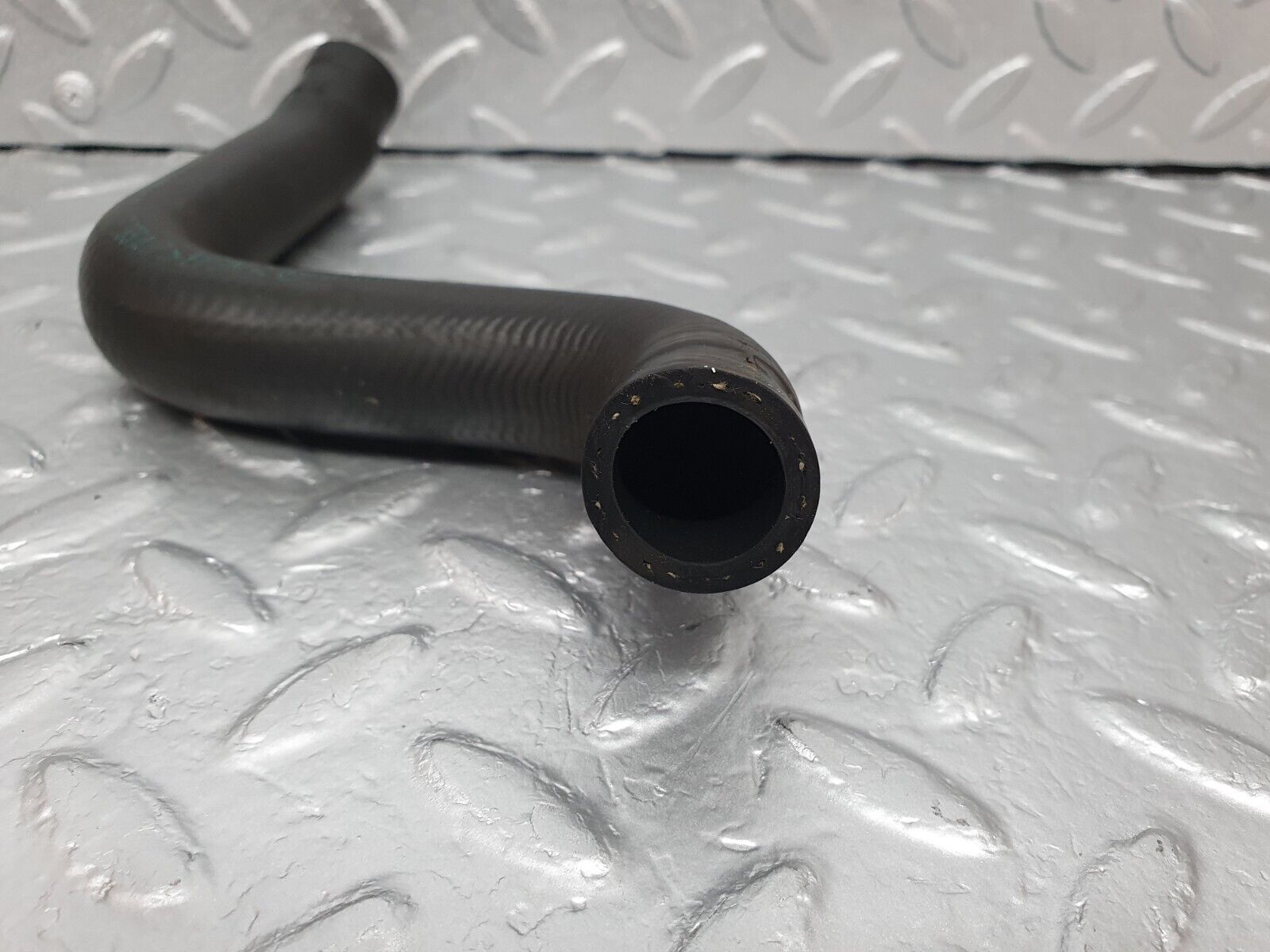 42069 Mercedes-Benz W202 C200 Water Hose Pipe 2028325094 2108320594