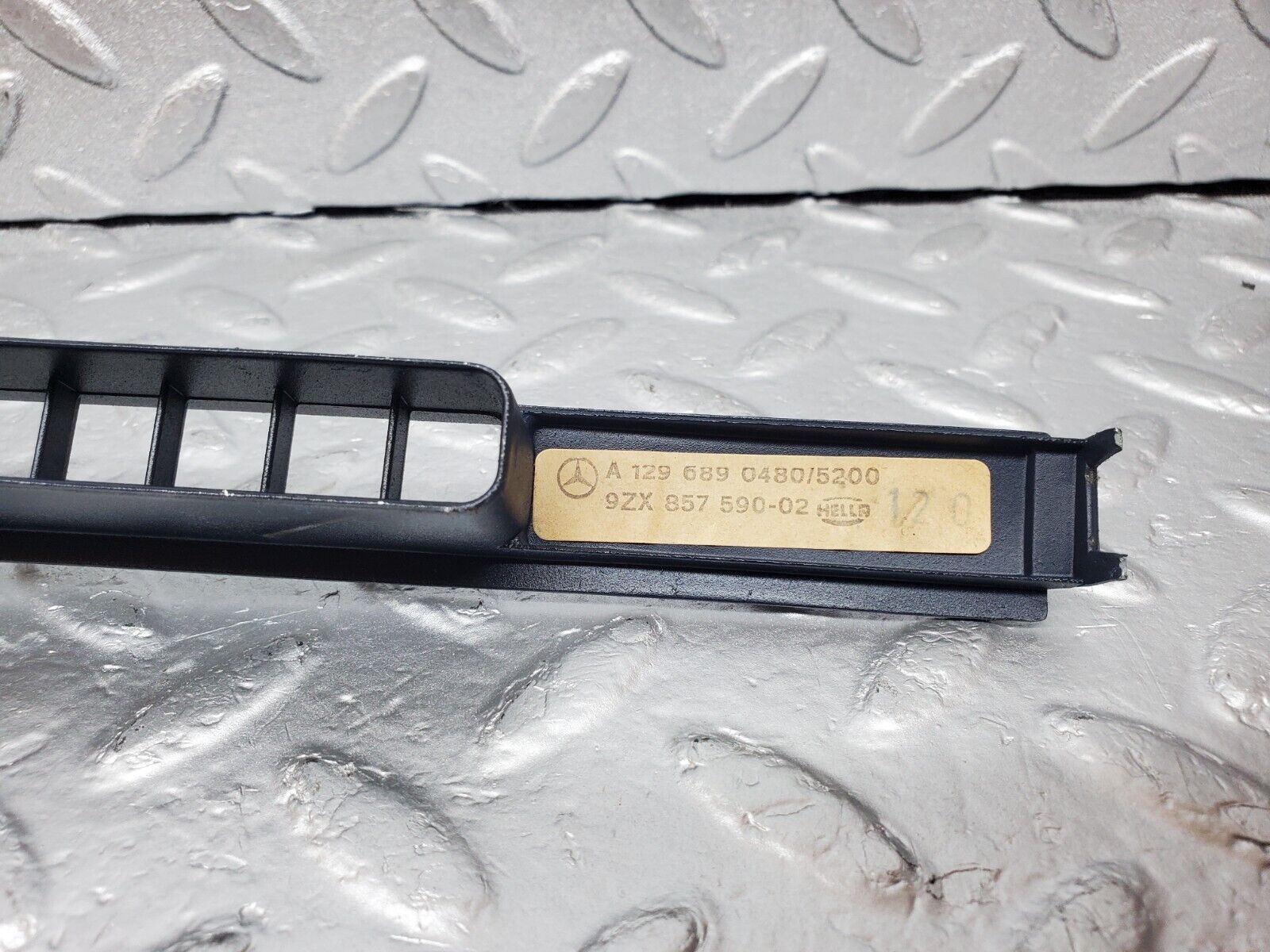 45048 Mercedes-Benz R129 300SL Coupe Windscreen Defroster Air Vent 1296890380 1296890480