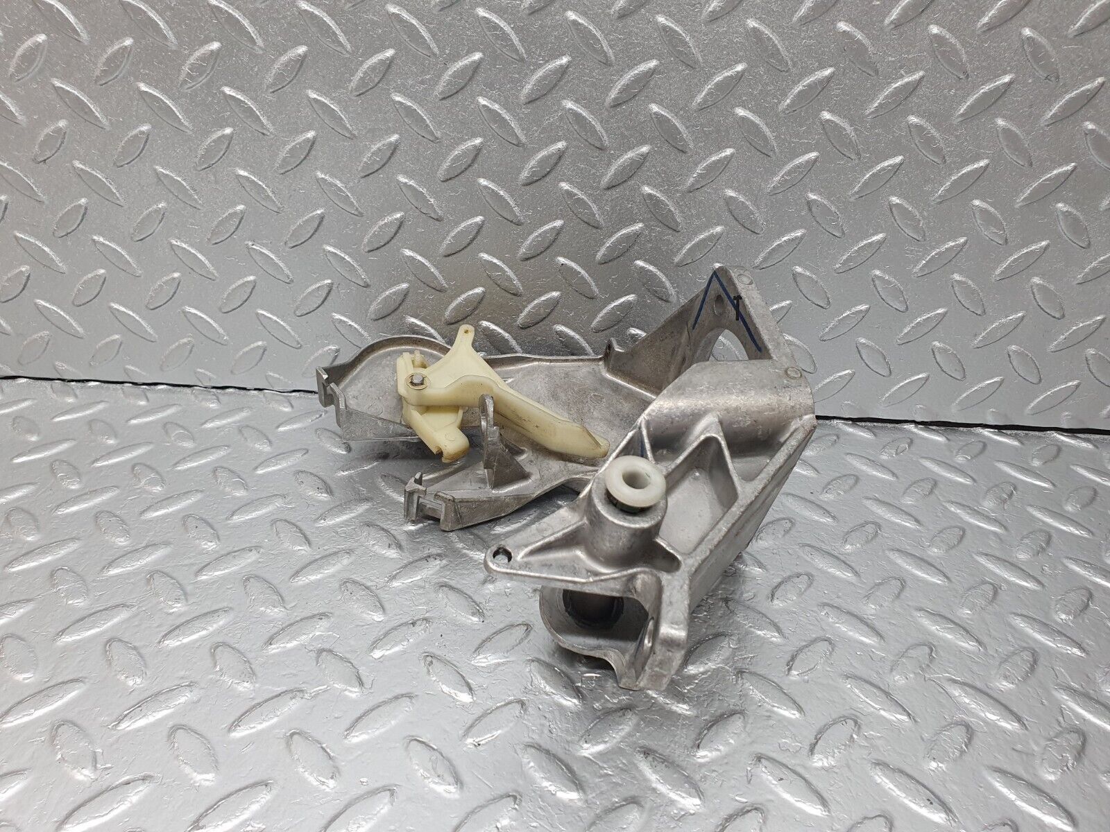 41968 Mercedes-Benz W202 C200 Brake Pedal Bracket 2102901219 1402921531