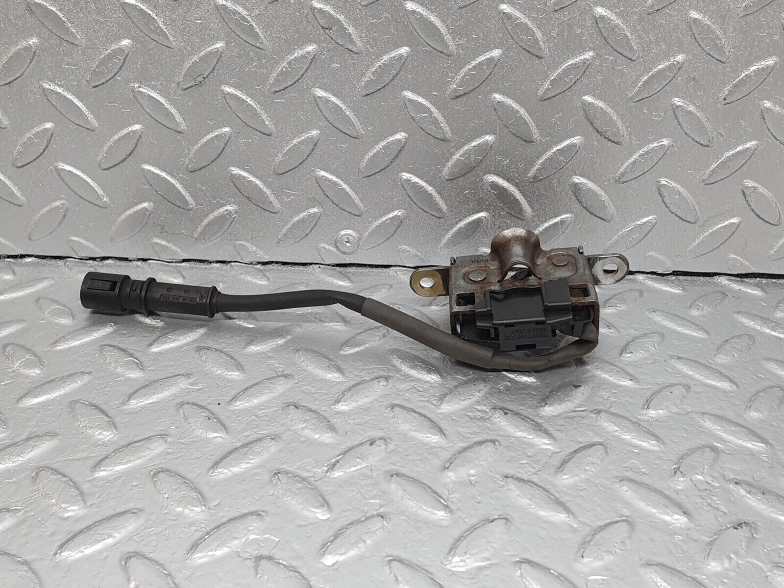 42018 Mercedes-Benz W202 C200 Bonnet Lock Latch 2028206210 2105402781