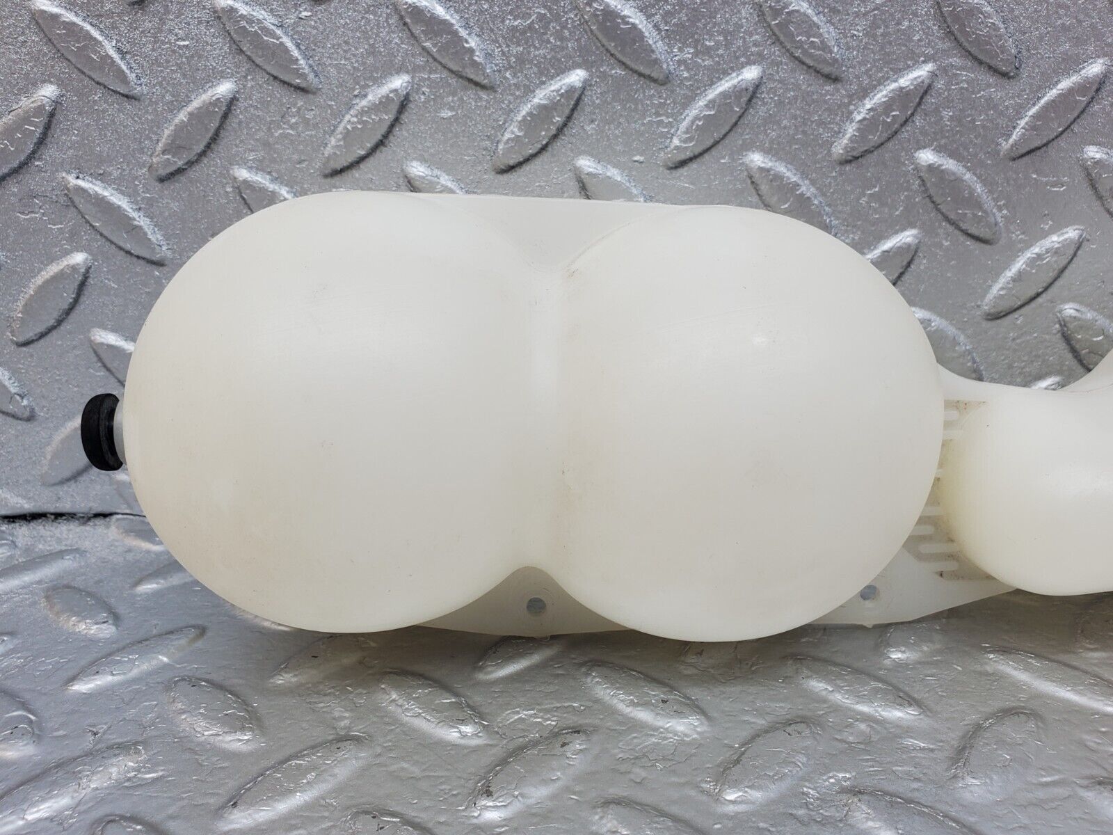 45737 Mercedes-Benz W126 420SE Vacuum Reservoir Tank