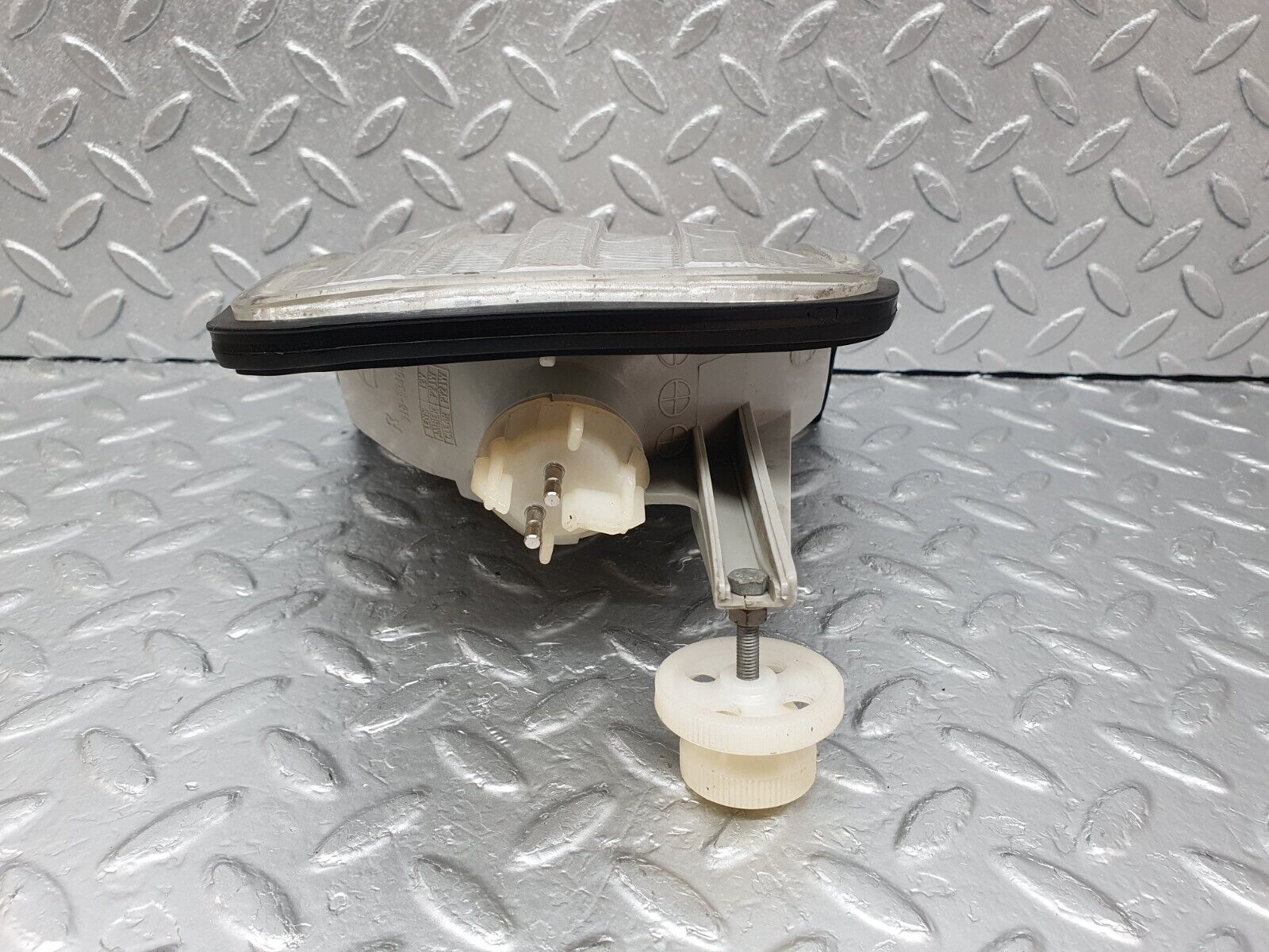 43700 Mercedes-Benz C126 380SEC Coupe Indicator Light Front Right 318-53454B