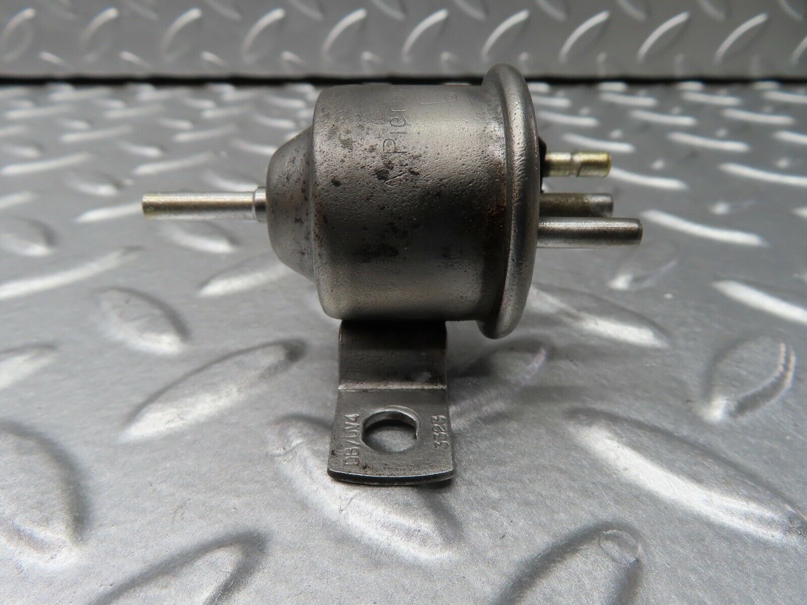 20559 Mercedes-Benz R107 450SL Vacuum Valve Pierburg