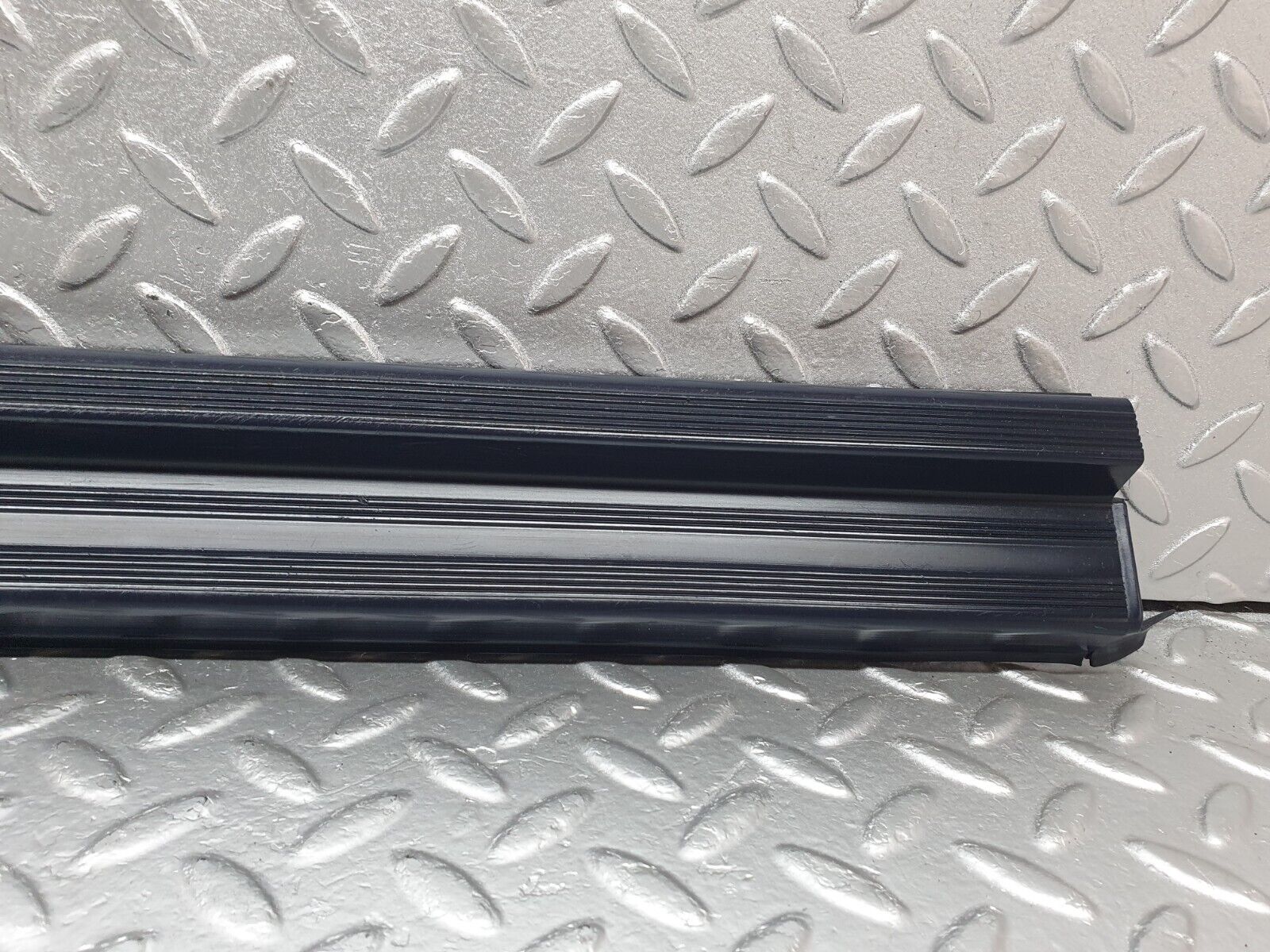 42713 Mercedes-Benz W201 190 2.0L Front Right Door Sill Blue