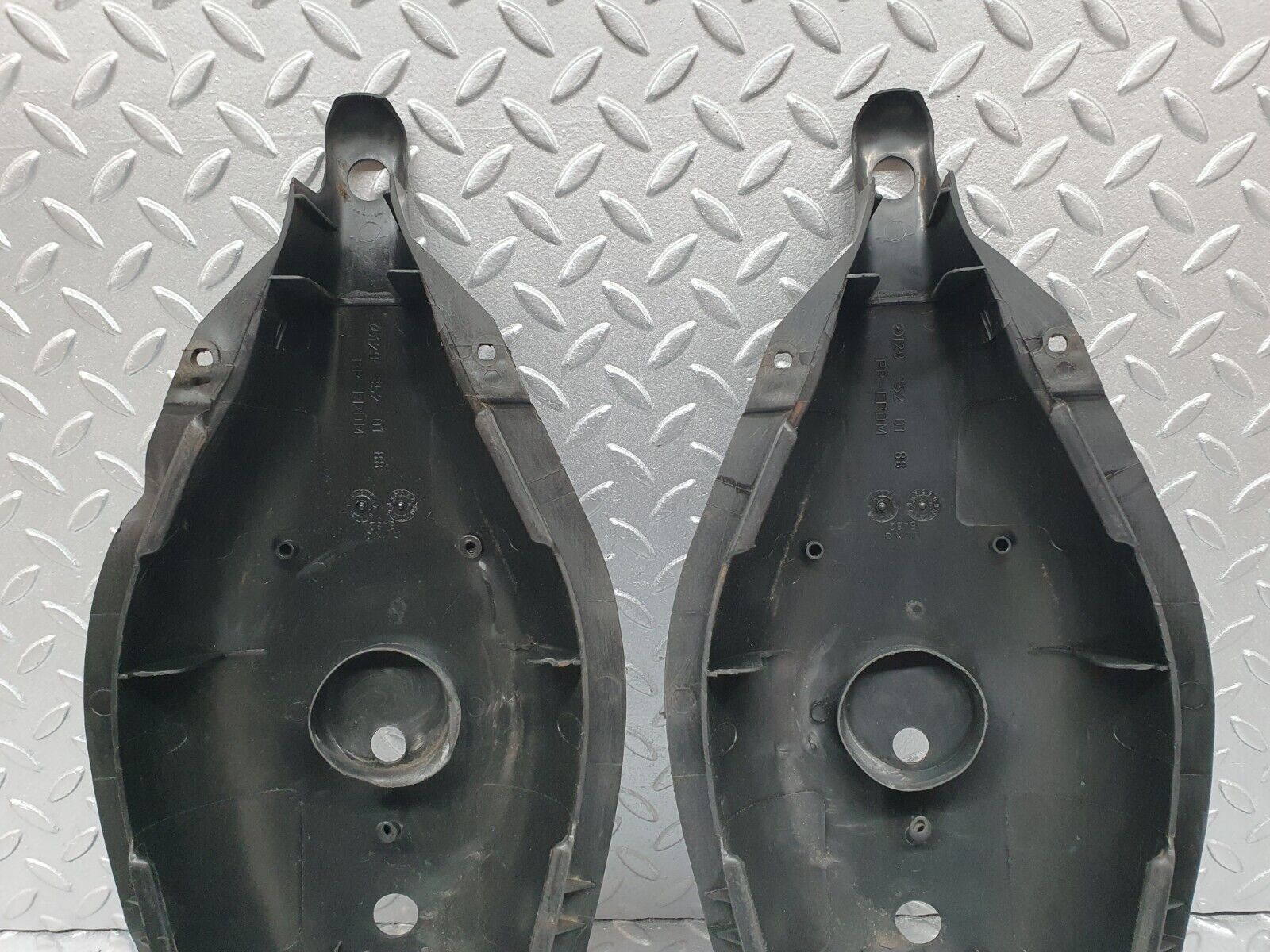 42227 Mercedes-Benz R129 320SL Coupe Rear Control Arm Cover 2X 1293520188