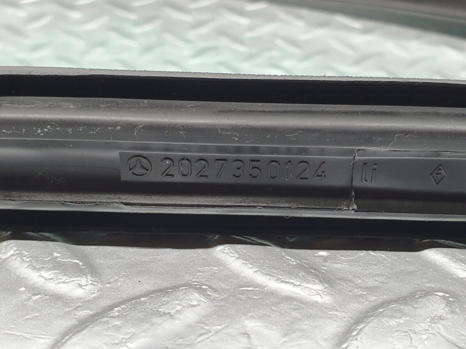 41997 Mercedes-Benz W202 C200 Rear Left Quarter Window Glass 2027350127