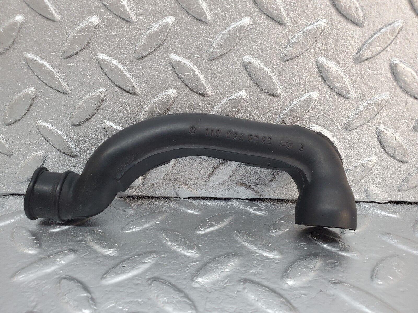 45377 Mercedes-Benz 280E M110.983 Air Intake Pipe 1100945282