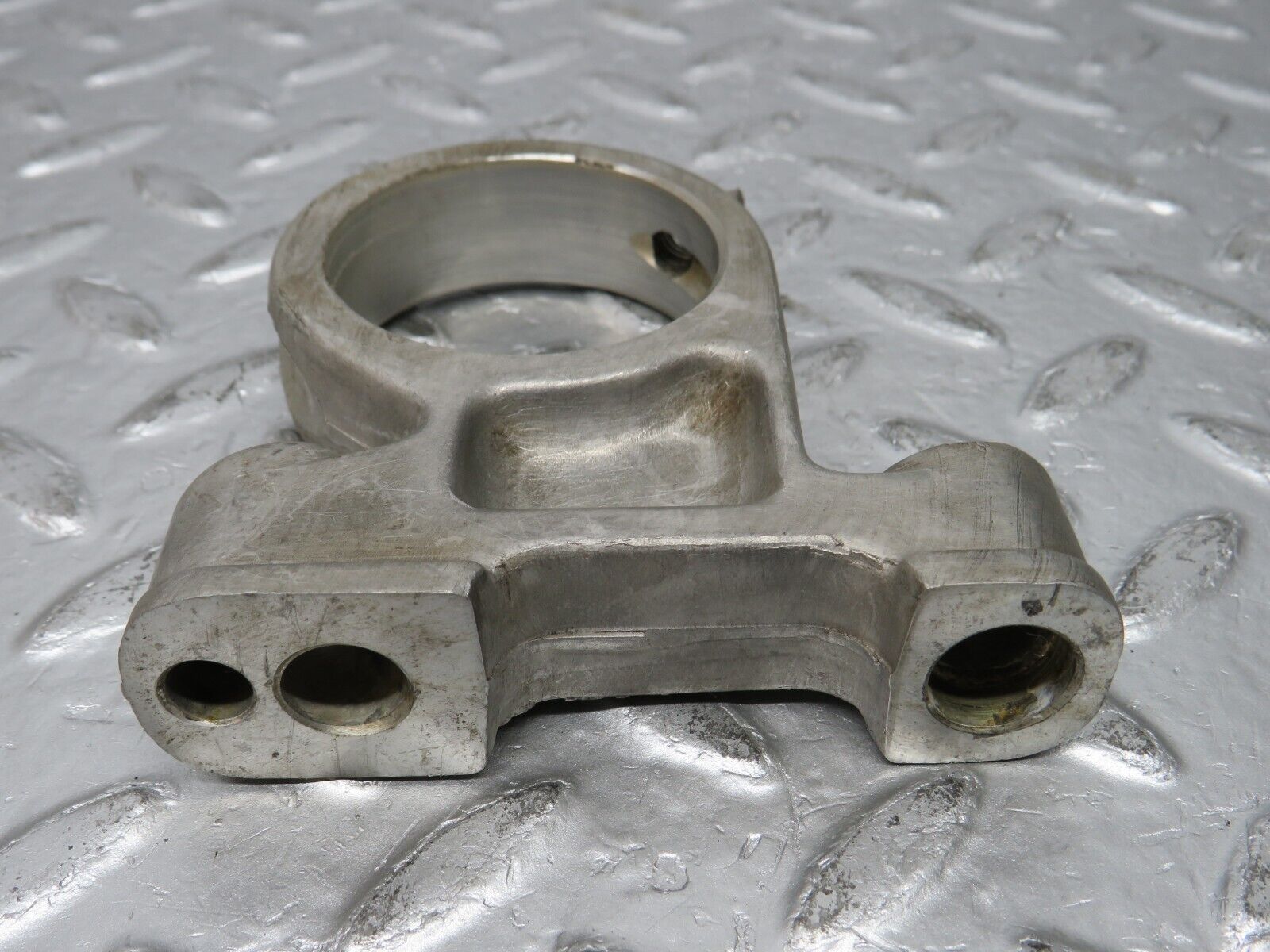 32795 Mercedes-Benz C107 R107 350 V8 Camshaft Tower Bearing 1160512112