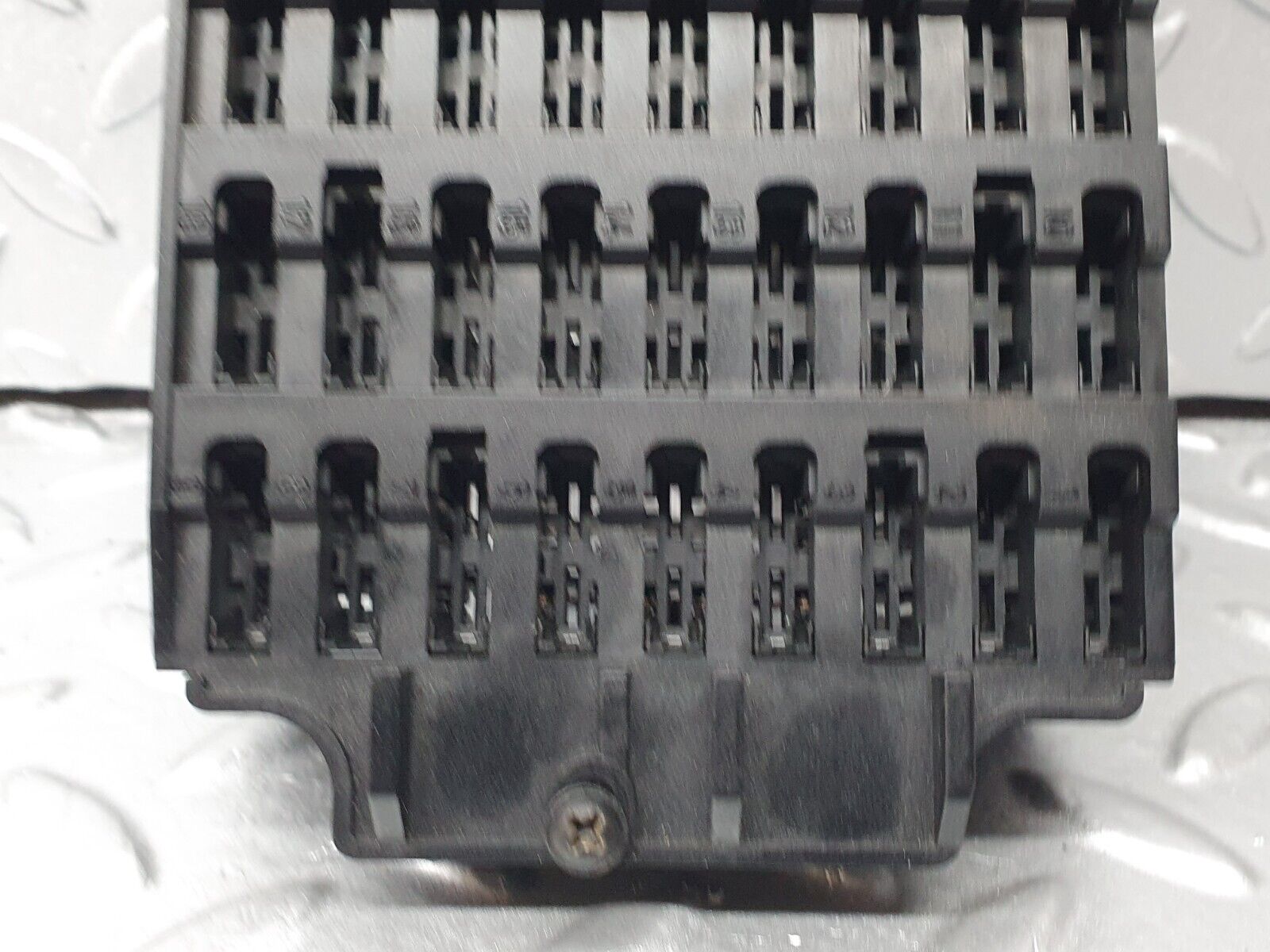 41816 Mercedes-Benz W202 C200 Fuse Box 2085450140