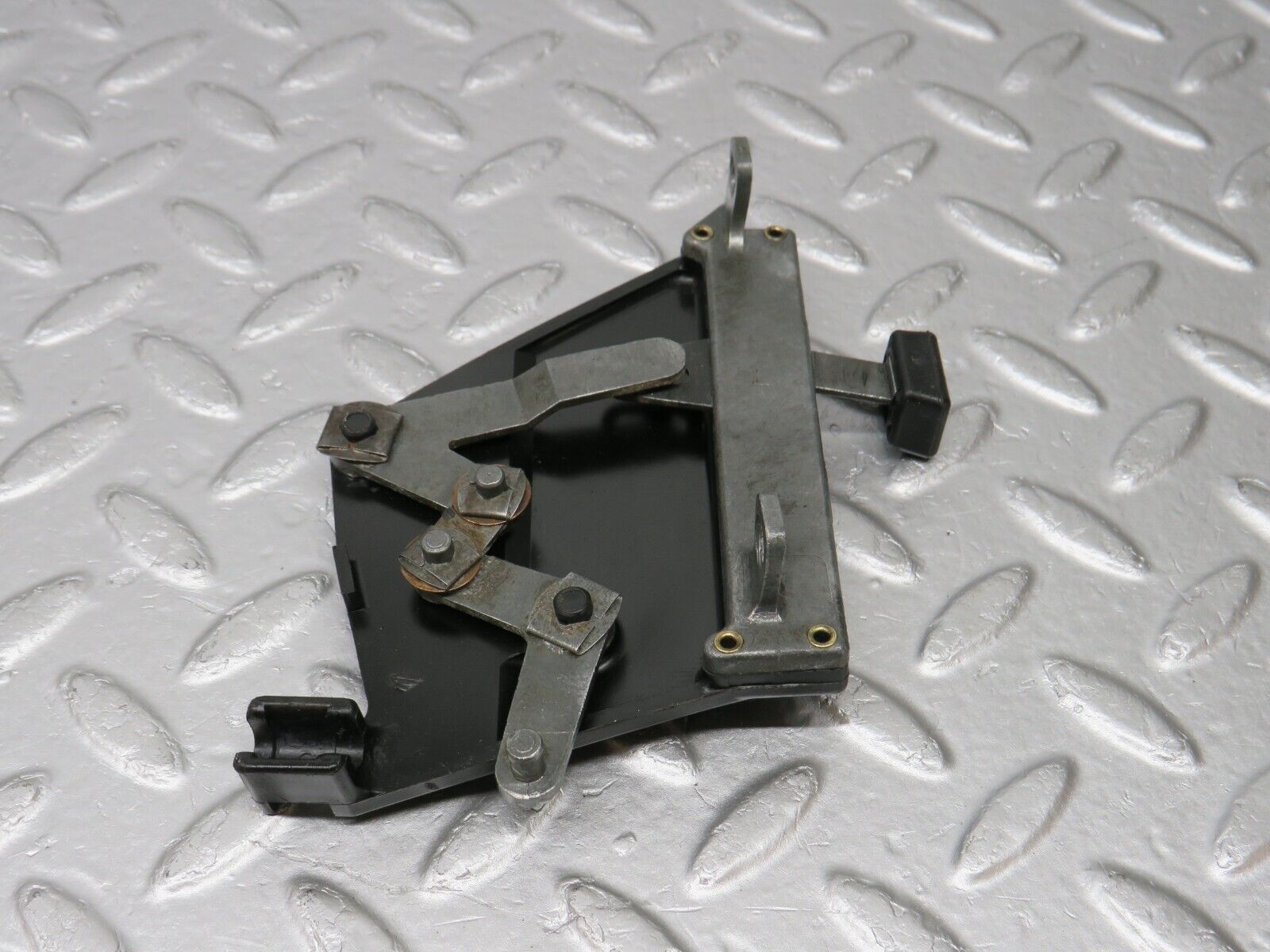 39833 Mercedes-Benz R107 350SL Air Vent Control Lever Left 1078300385