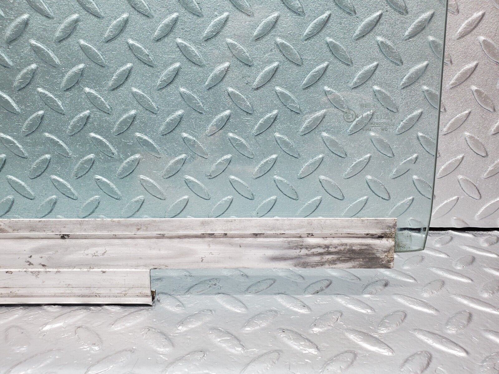 45799 Mercedes-Benz W126 420SE Rear Left Door Window Glass