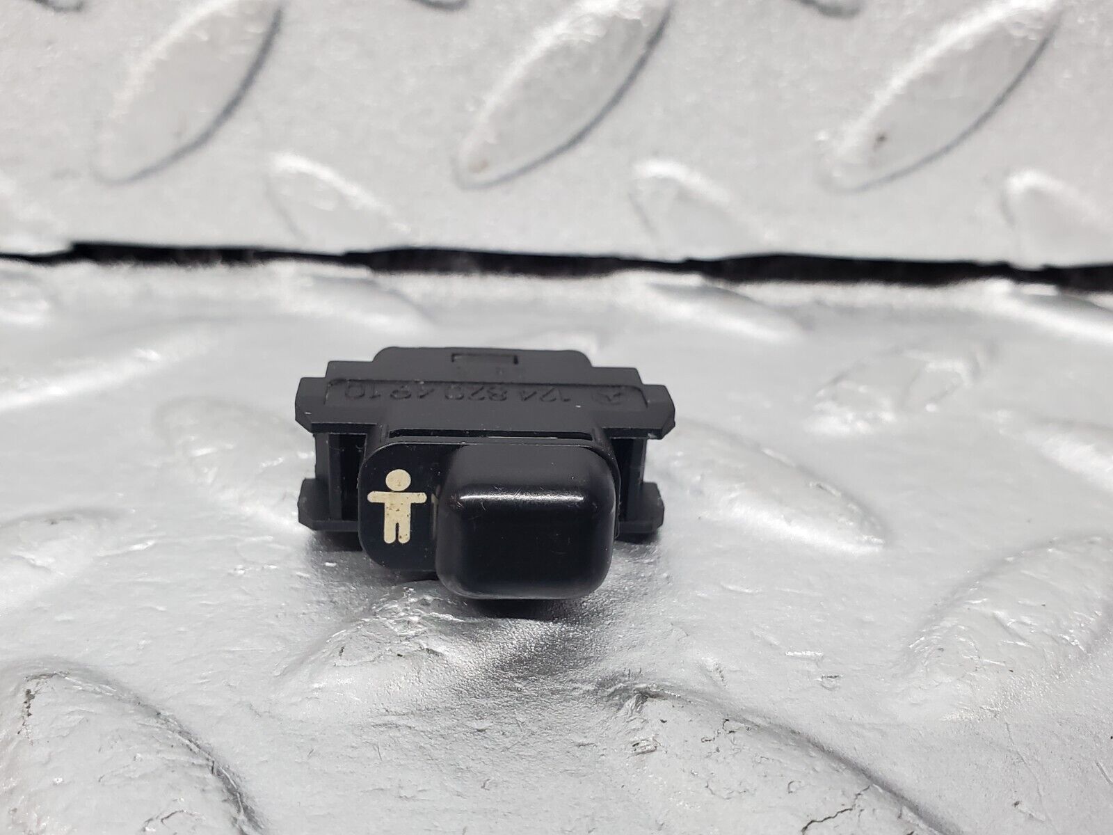 45654 Mercedes-Benz W126 420SE Child Lock Control Switch 1248204910