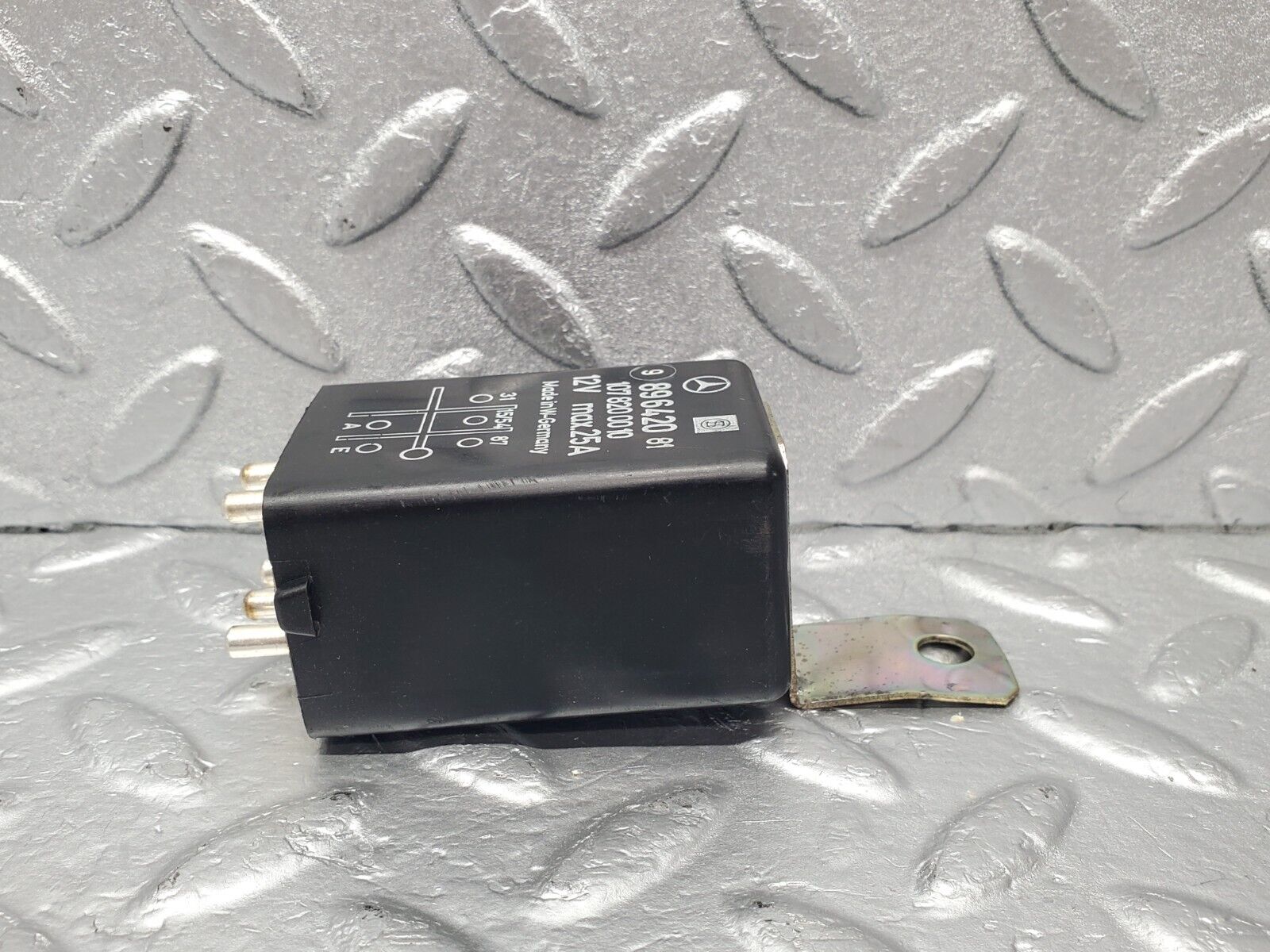 46487 Mercedes-Benz C123 280CE Coupe Rear Heated Window Relay 1078200010