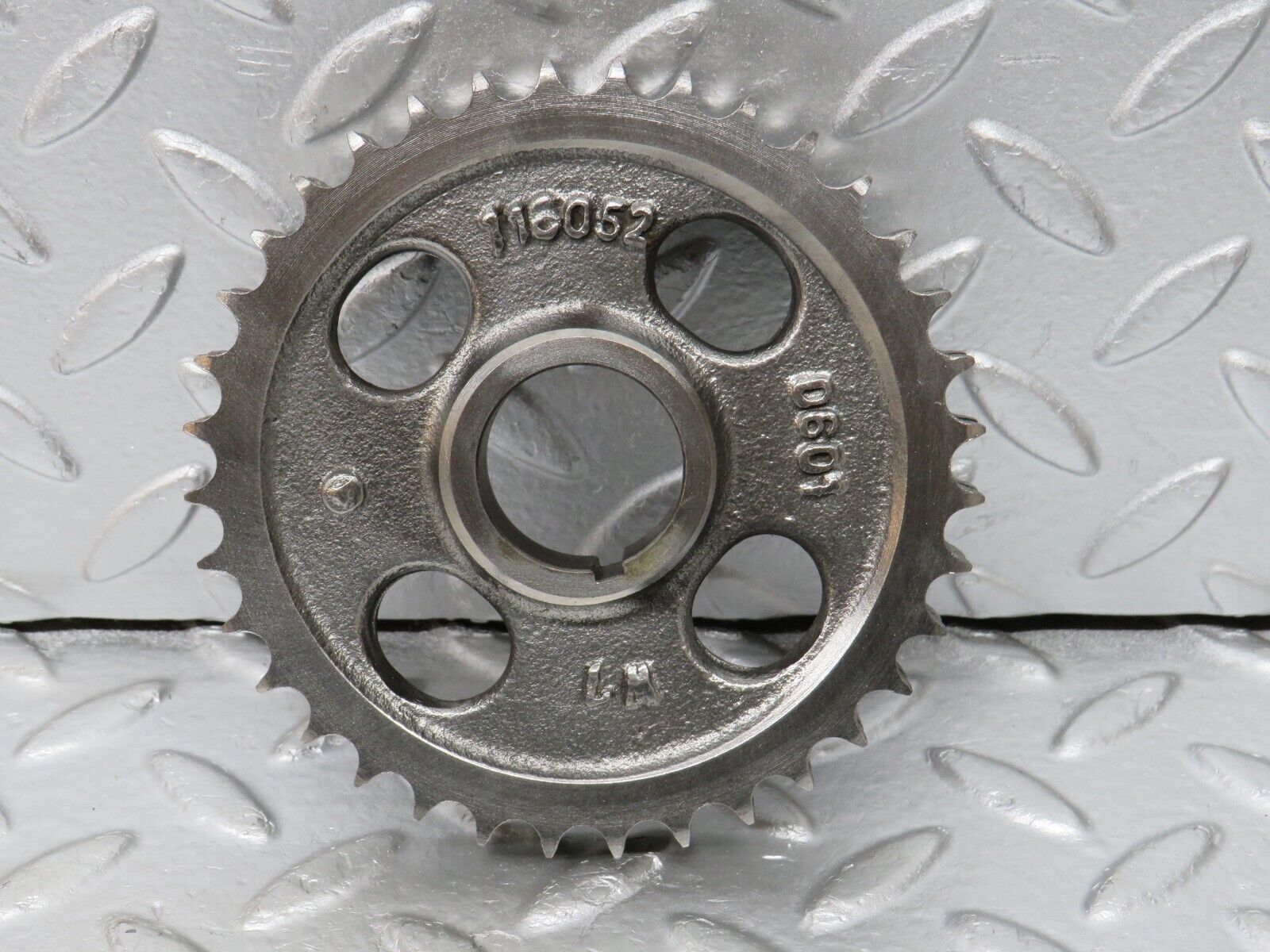 32969 Mercedes-Benz C107 R107 350 V8 Camshaft Timing Gear 1160520601