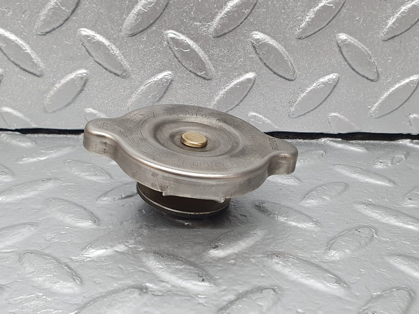 43123 Mercedes-Benz W108 280SE Radiator Cap Behr 1235010215
