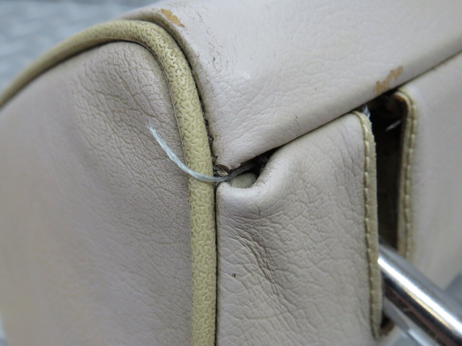 35629 Mercedes-Benz R107 280SL Front Seat Headrest