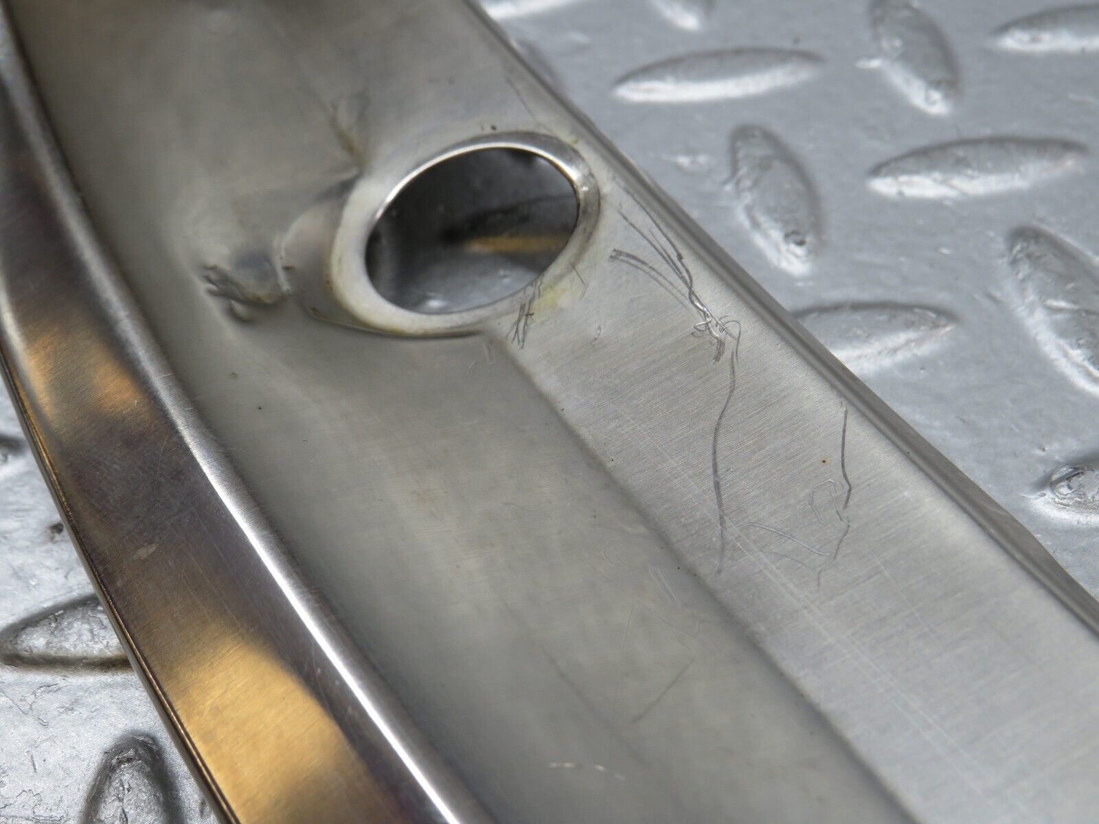 35625 Mercedes-Benz R107 280SL Windscreen Top Chrome Trim