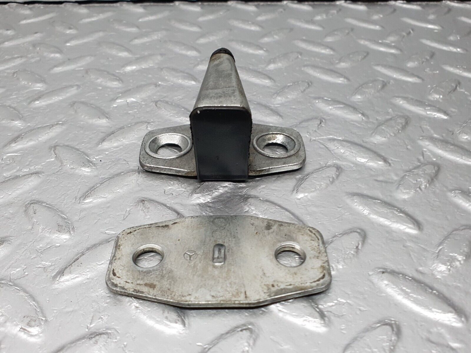 41693 Mercedes-Benz W124 200E Door Lock Latch