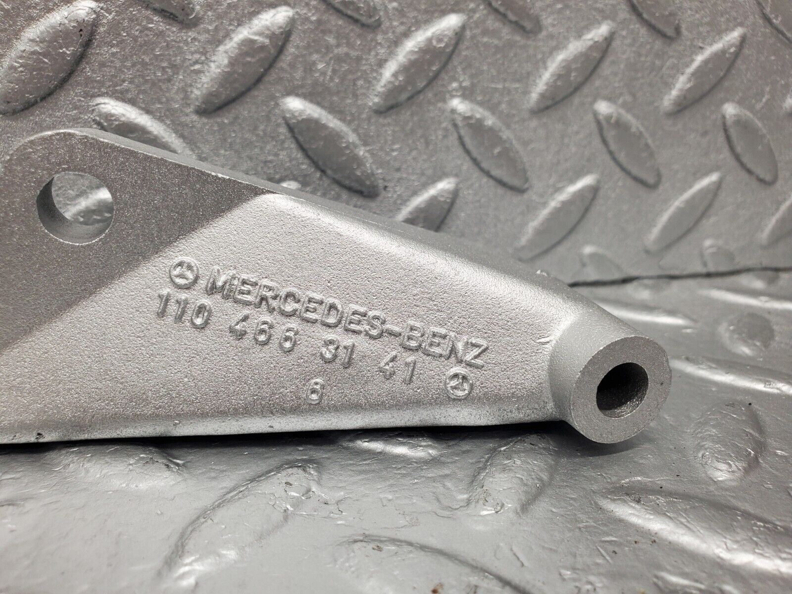 46650 Mercedes-Benz C123 280CE Coupe Power Steering Pump Bracket 1104663141