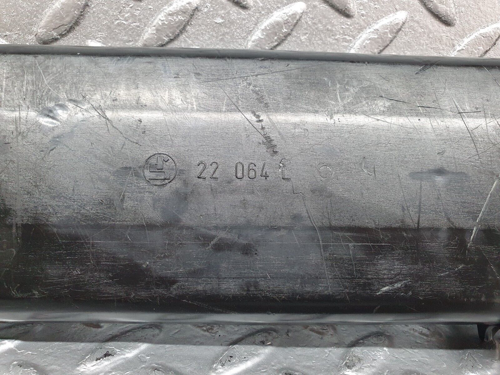 44129 Mercedes-Benz C123 230CE Coupe Tail Light Bulb Holder Left Side 22064L