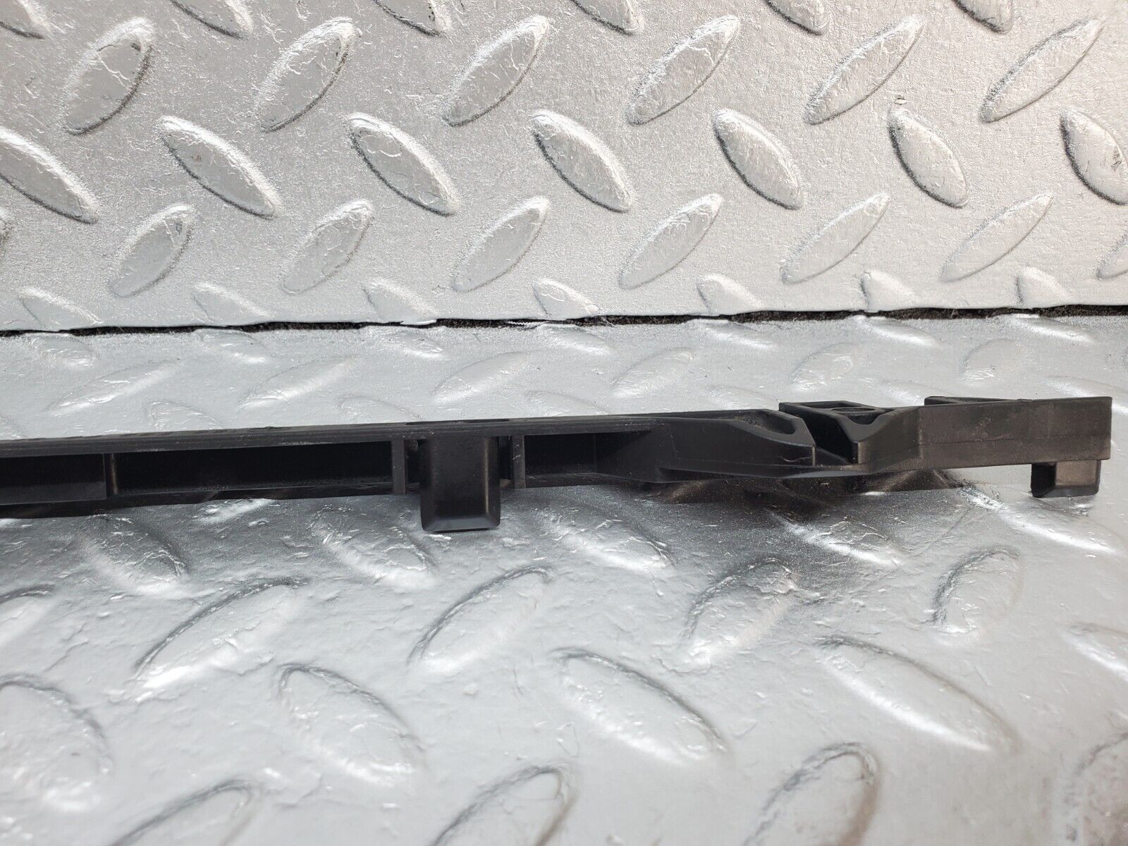 44676 Mercedes-Benz W124 220E Sunroof Frame Guide Rail 1247820131 1247820231