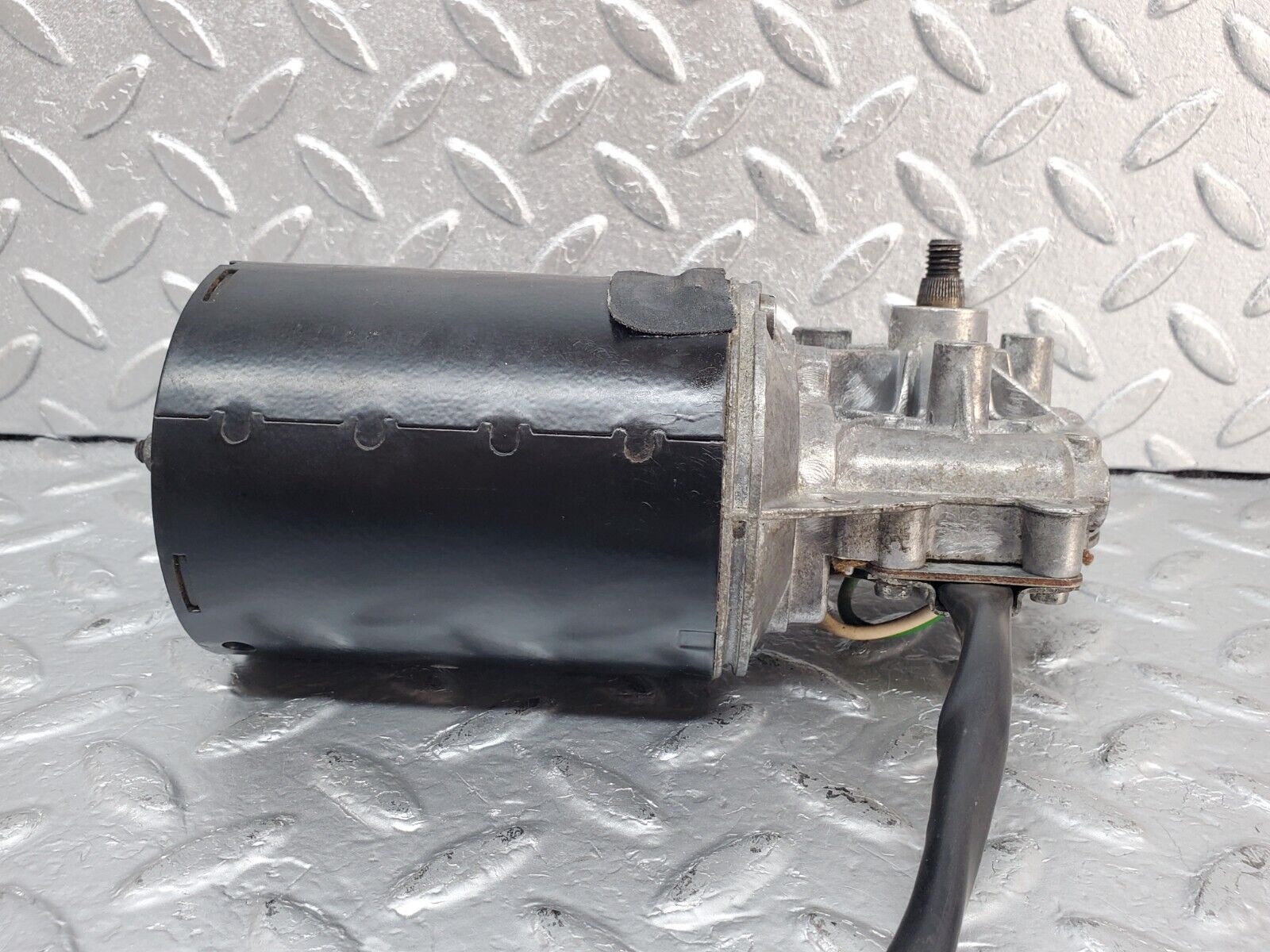 44424 Mercedes-Benz W123 280E Wiper Motor Bosch 0390341077
