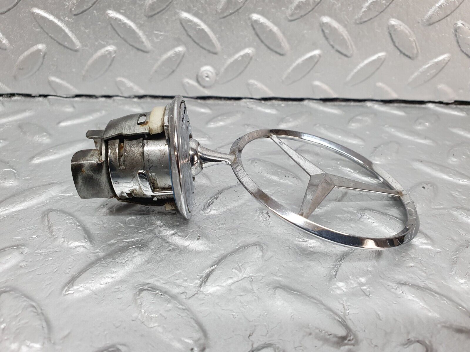 42041 Mercedes-Benz W202 C200 Front Badge Emblem