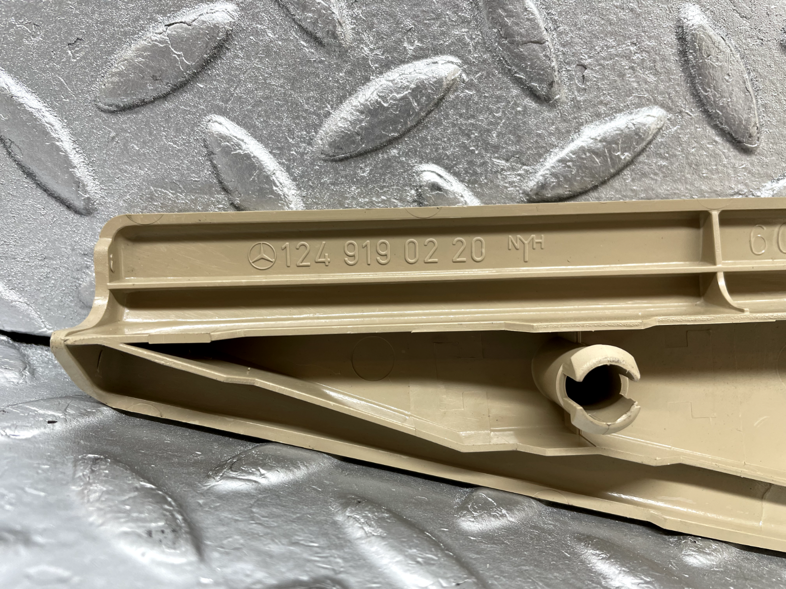 44247 Mercedes-Benz W124 Front Right Seat Cover Trim Champignon 1249190220