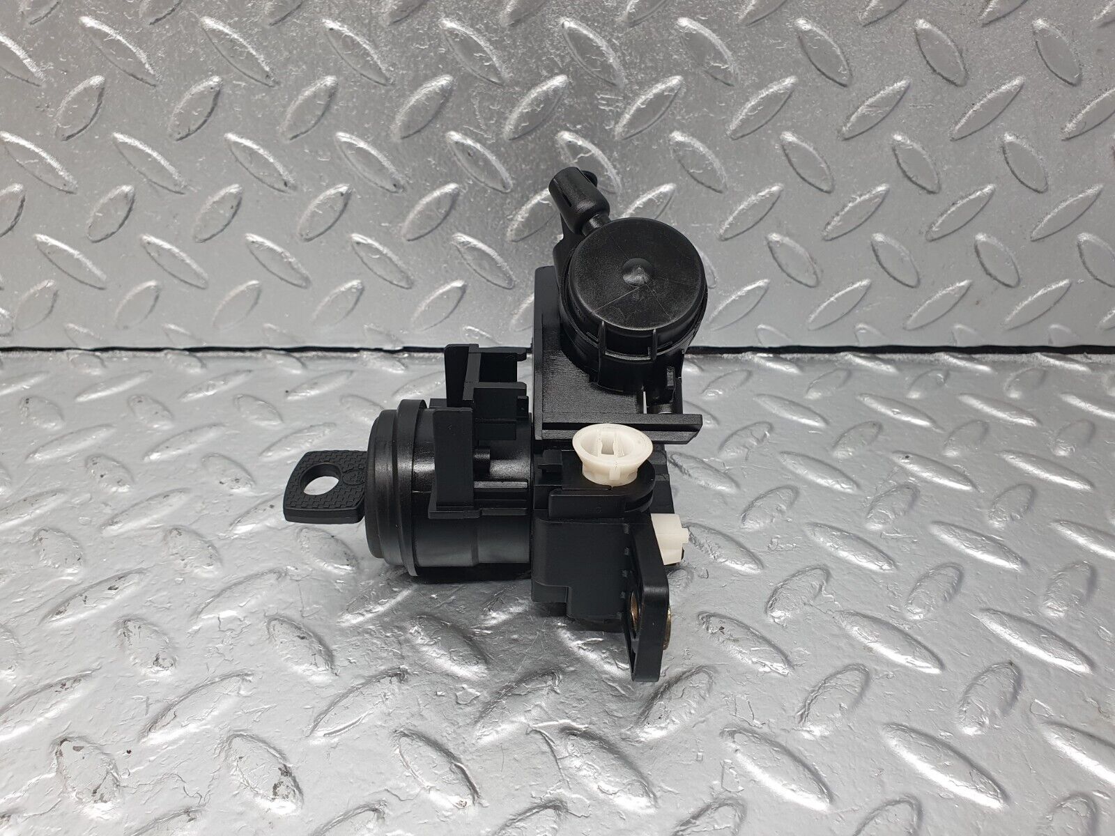 42573 Mercedes-Benz R129 320SL Coupe Trunk Lock With Key