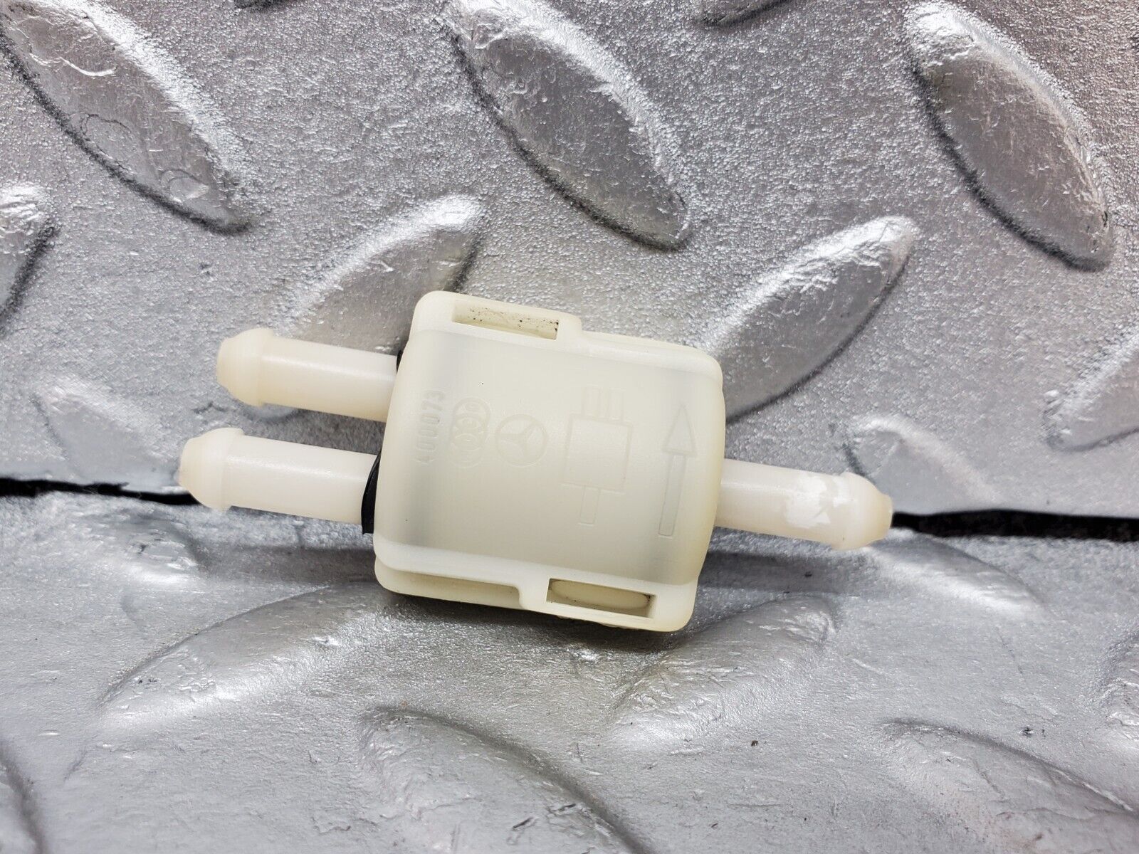 44942 Mercedes-Benz R129 300SL Coupe Windscreen Washer Fluid Distributor