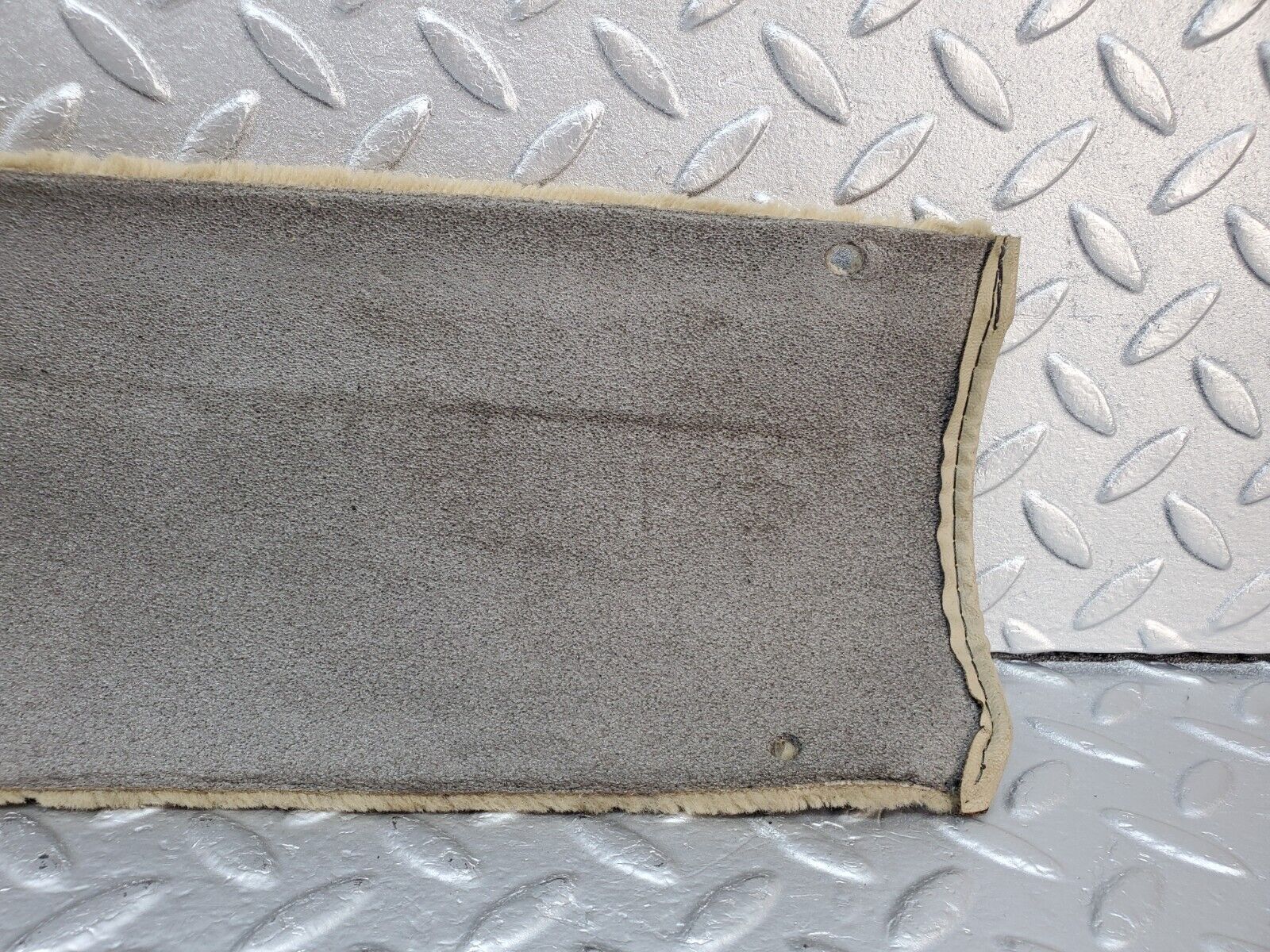 45697 Mercedes-Benz W126 420SE Front Left Door Sill Carpet Beige