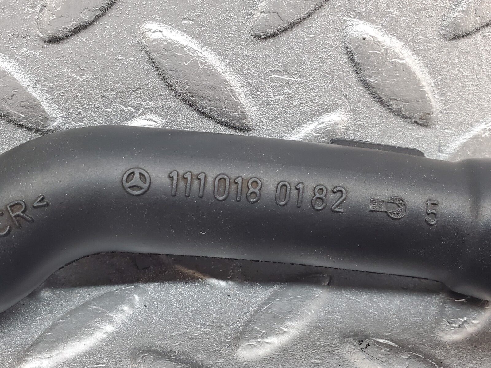 44745 Mercedes-Benz W124 220E Crank Case Breather Hose 1110180182