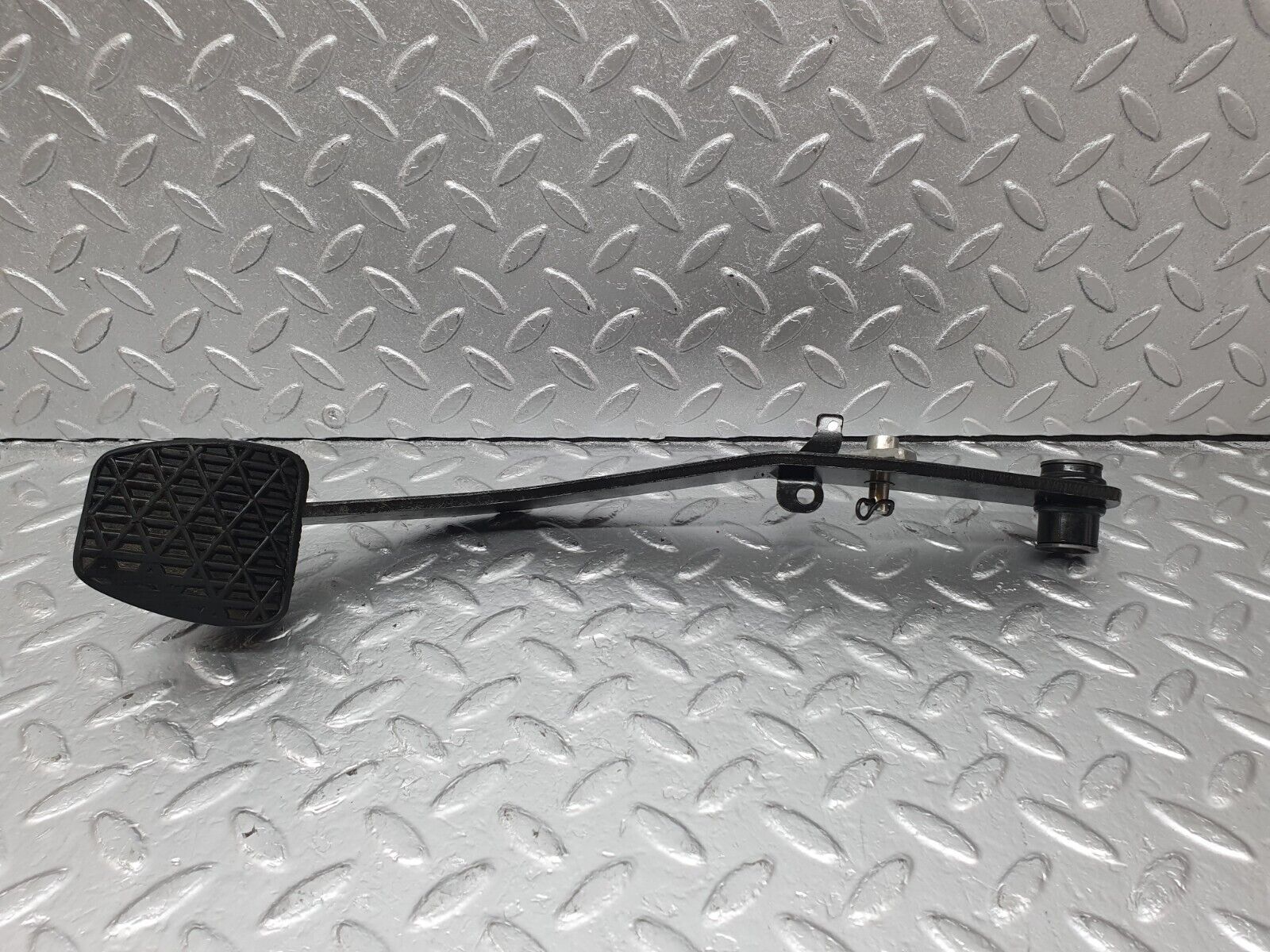42698 Mercedes-Benz W201 190 2.0L Brake Pedal With Rubber 2012920082