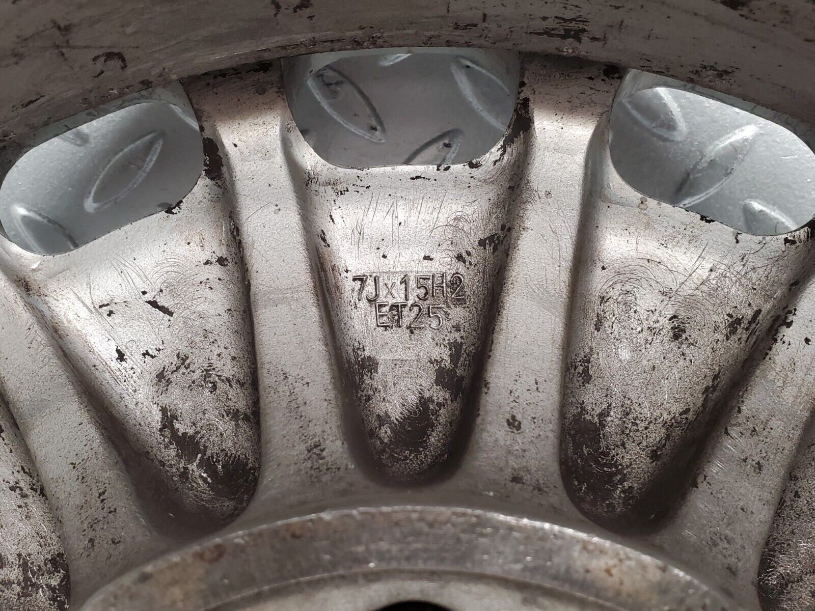 46104 Mercedes-Benz Alloy Wheel 7Jx15H2 ET25 1264003002