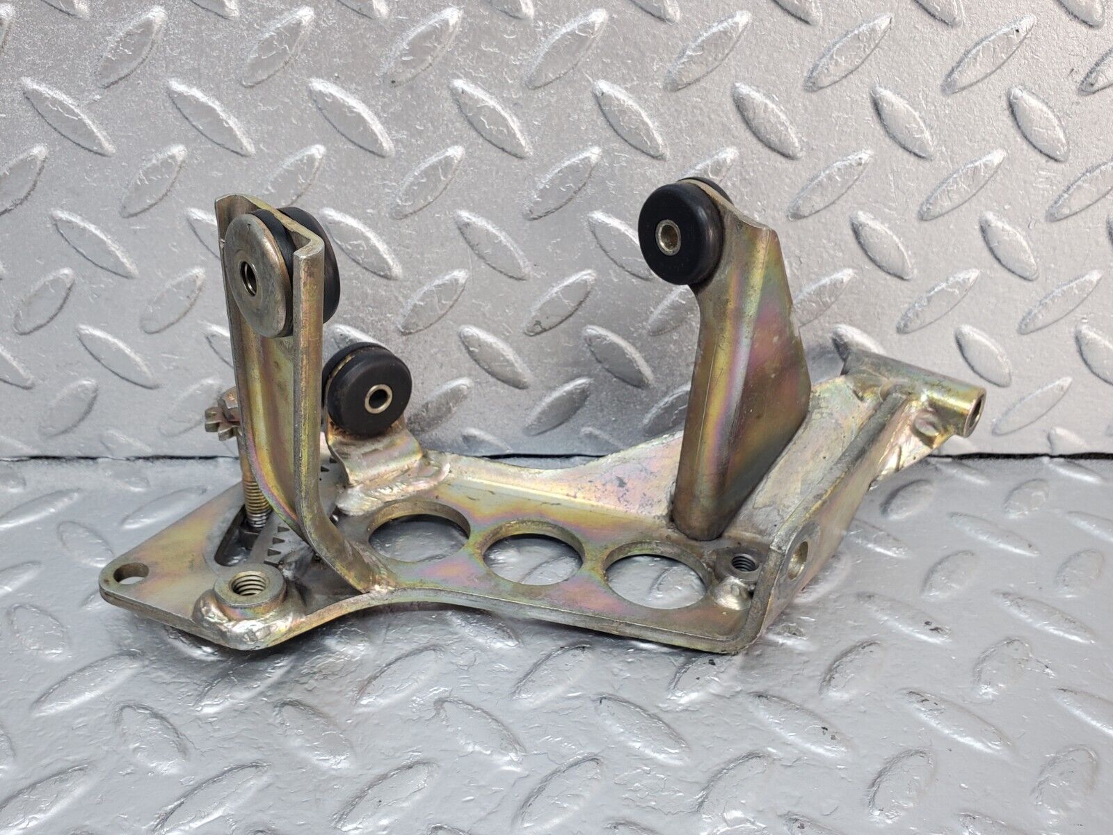 45368 Mercedes-Benz 280E M110.983 Power Steering Pump Bracket