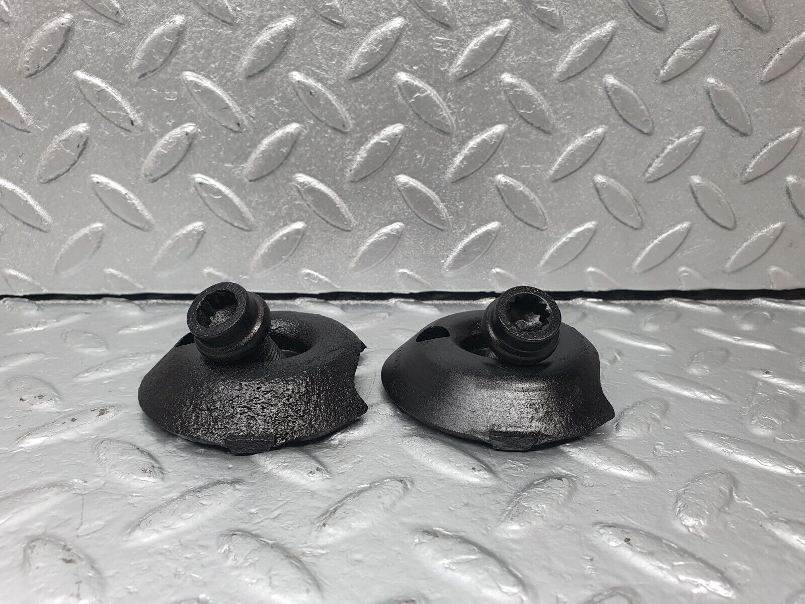 42598 Mercedes-Benz R129 320SL Coupe Rear Suspension Anti Roll Bar Bolt 2x