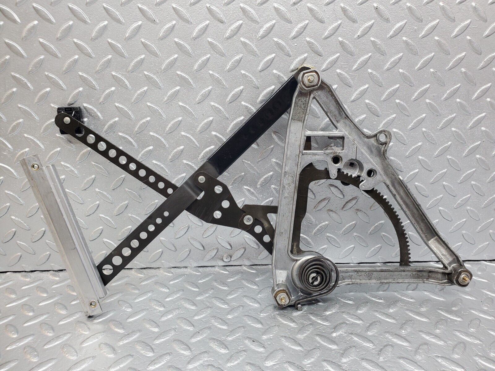 45714 Mercedes-Benz W126 420SE Front Right Power Window Regulator 13926