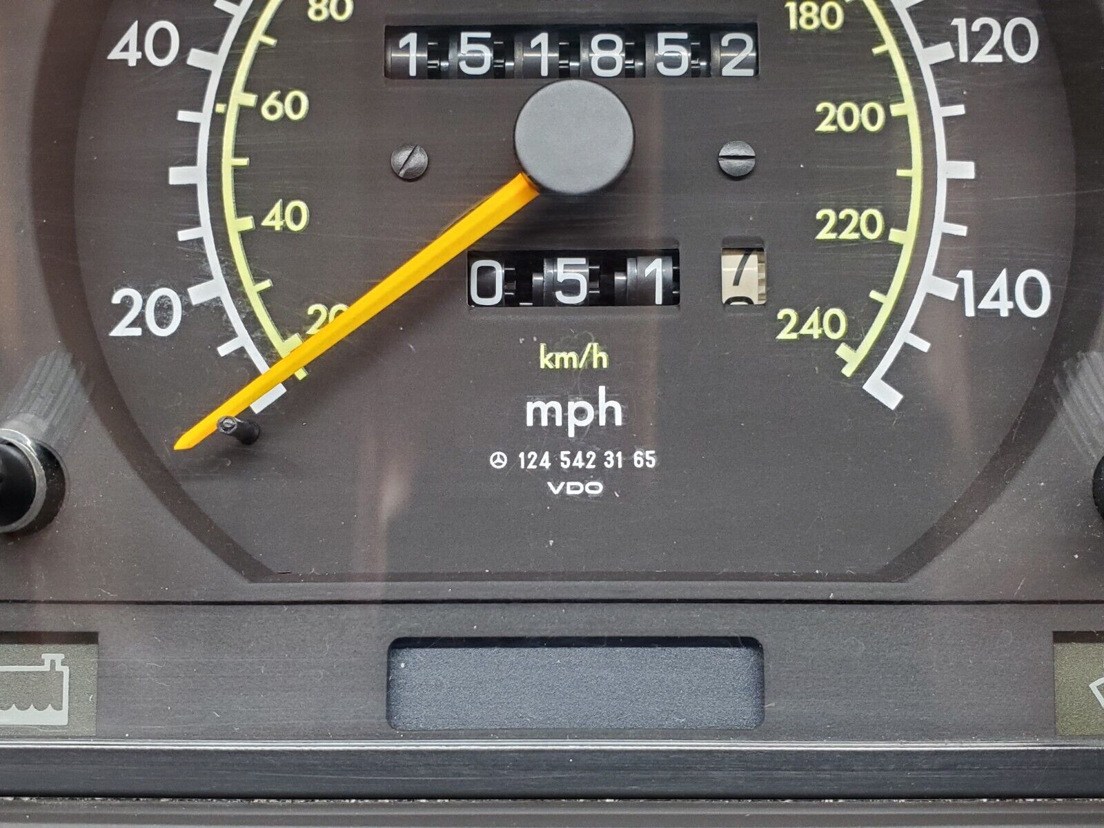 44740 Mercedes-Benz W124 220E Instrument Cluster 1245423165 1244407647