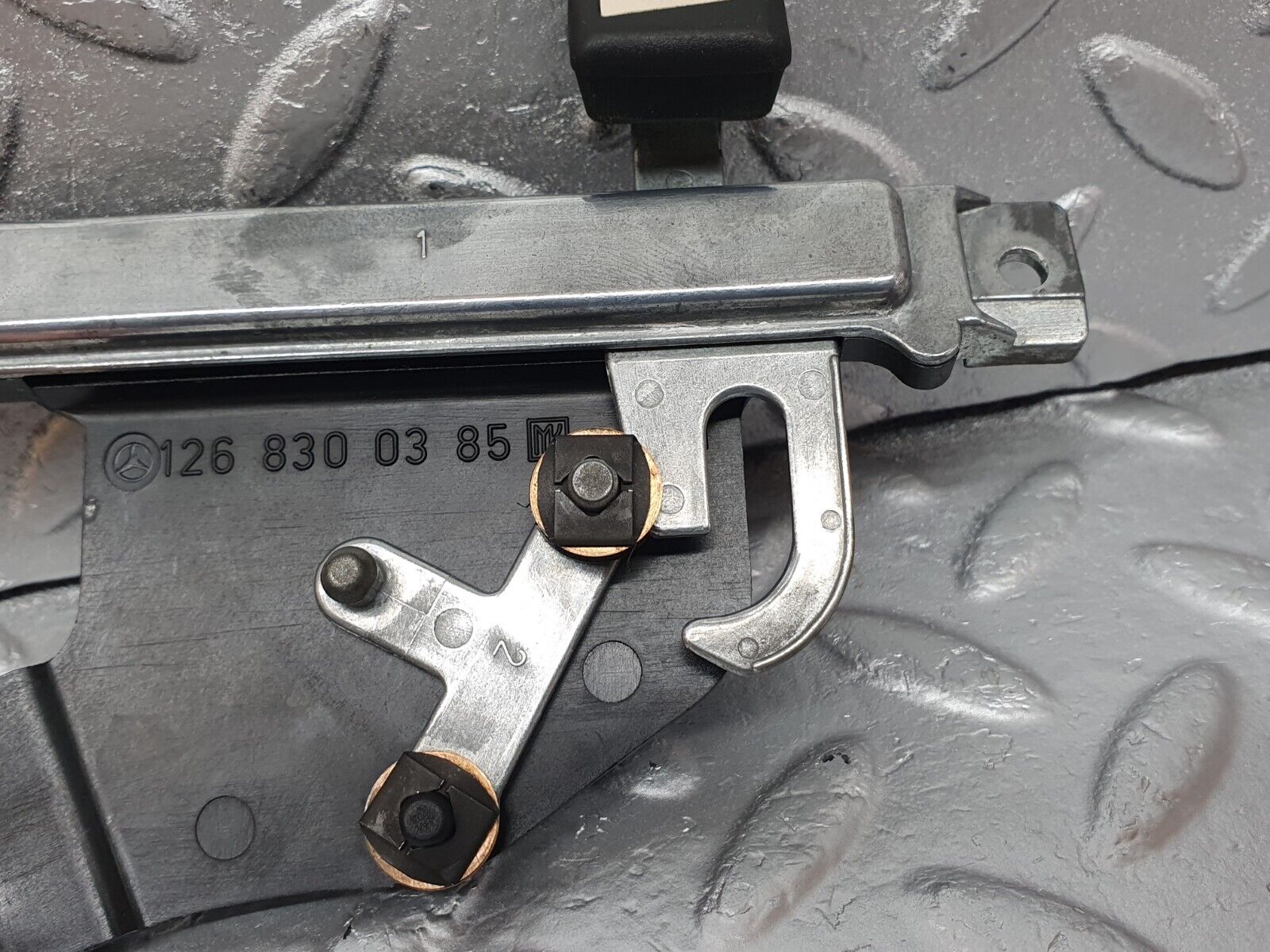 43780 Mercedes-Benz C126 380SEC Coupe Rear Heater Regulator 1268300385