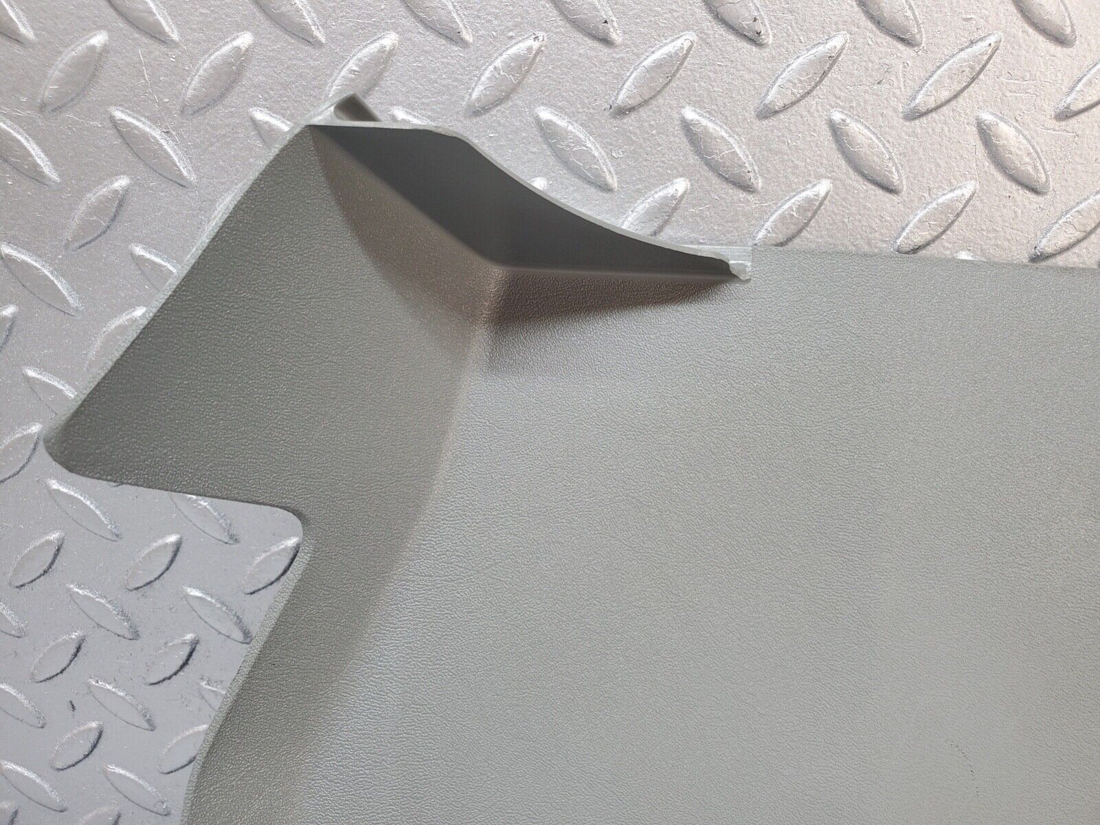 44640 Mercedes-Benz W124 220E Front Right Kick Panel Grey 1246800306