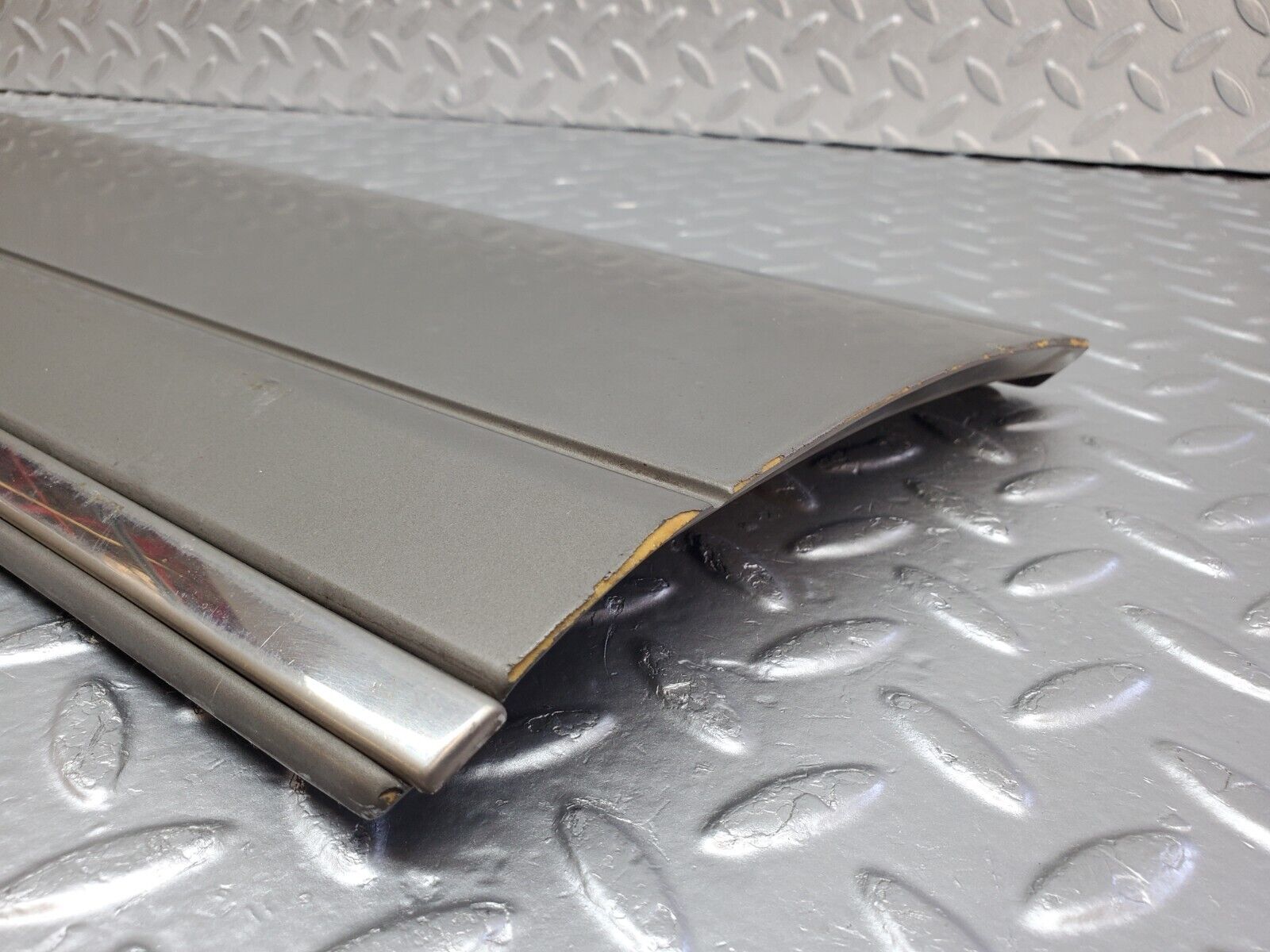 45704 Mercedes-Benz W126 420SE Front Right Door Moulding Trim 1266903840