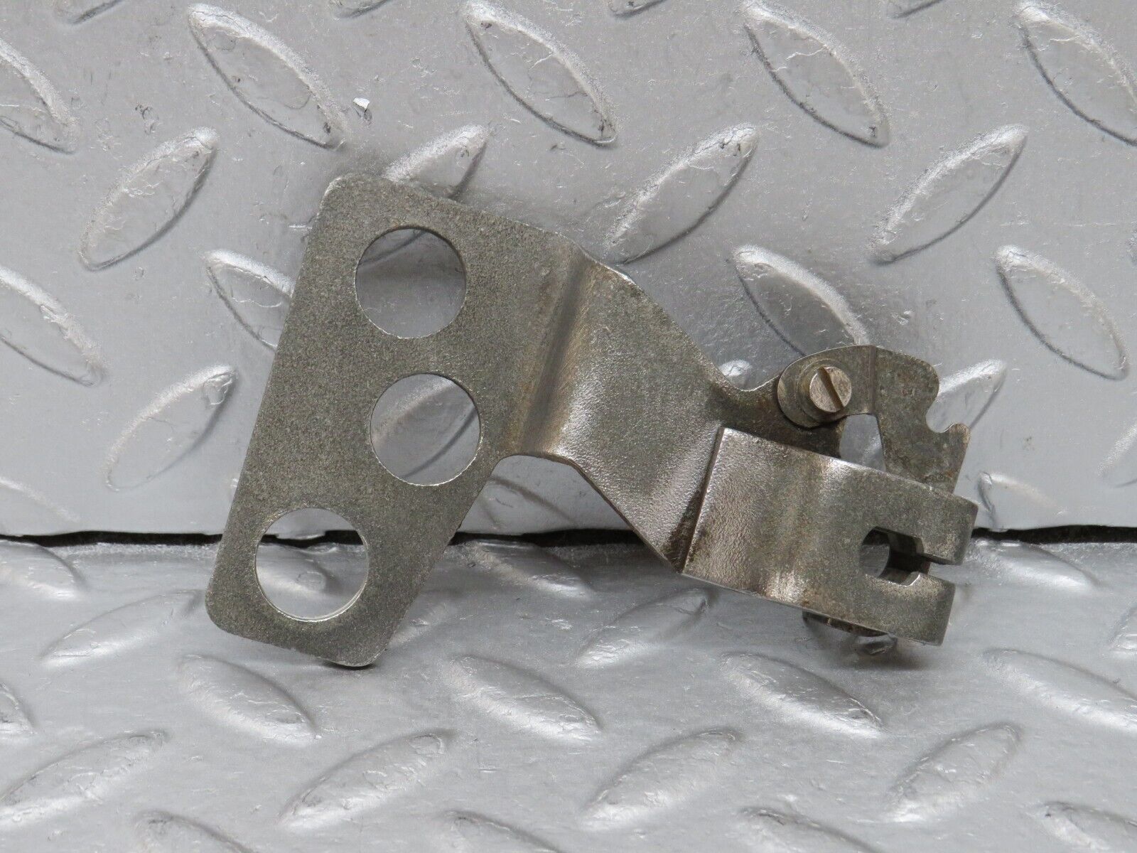 36417 Mercedes-Benz R107 450 Automatic Gearbox Linkage Bracket 722.002