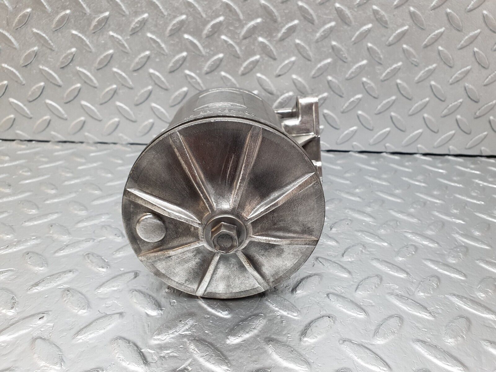 43752 Mercedes-Benz C126 380SEC Coupe Oil Filter Housing 1171801211 0011846525 1171840008