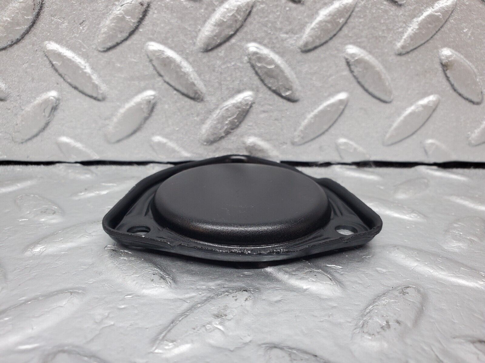 44823 Mercedes-Benz W124 220E Camshaft Access Cover Plate