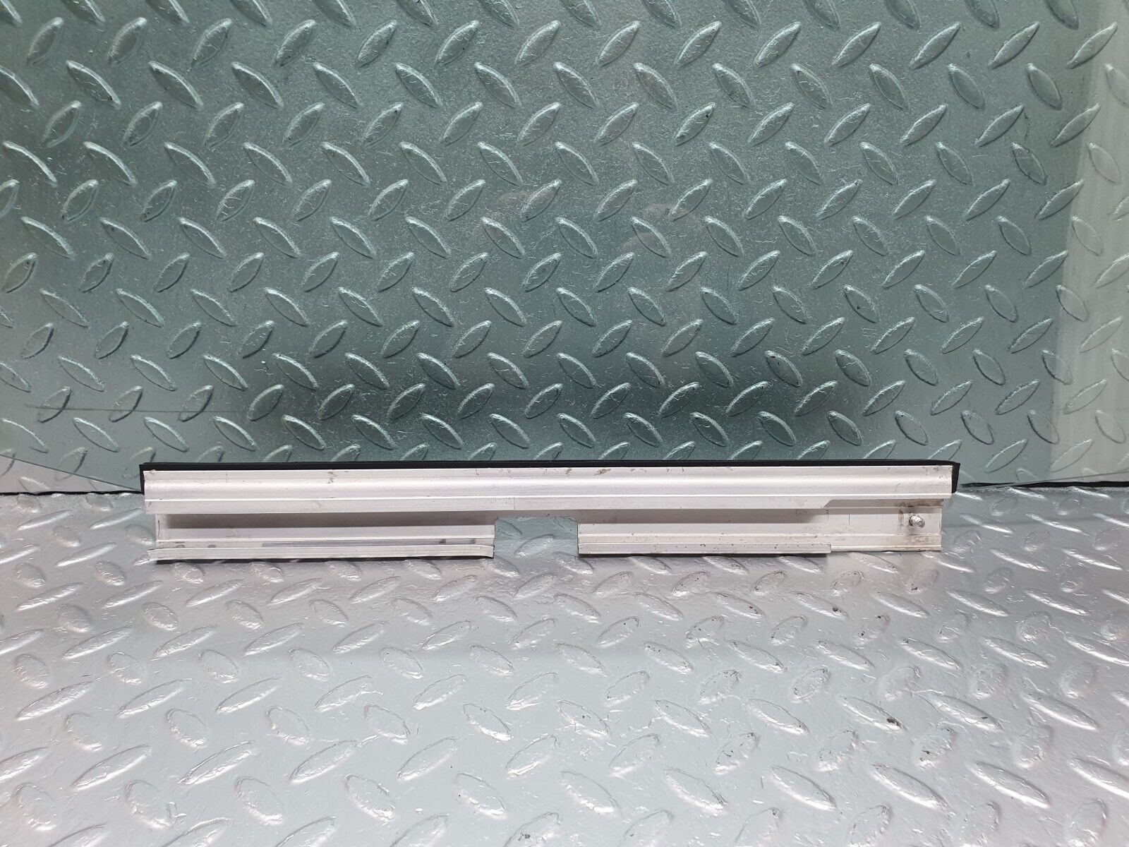 42869 Mercedes-Benz W201 190 2.0L Front Left Door Window Glass