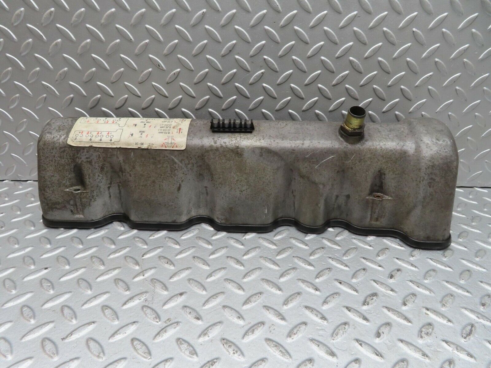 13828 Mercedes-Benz R107 450SL Cylinder Head Valve Cover Left Side 1160161805