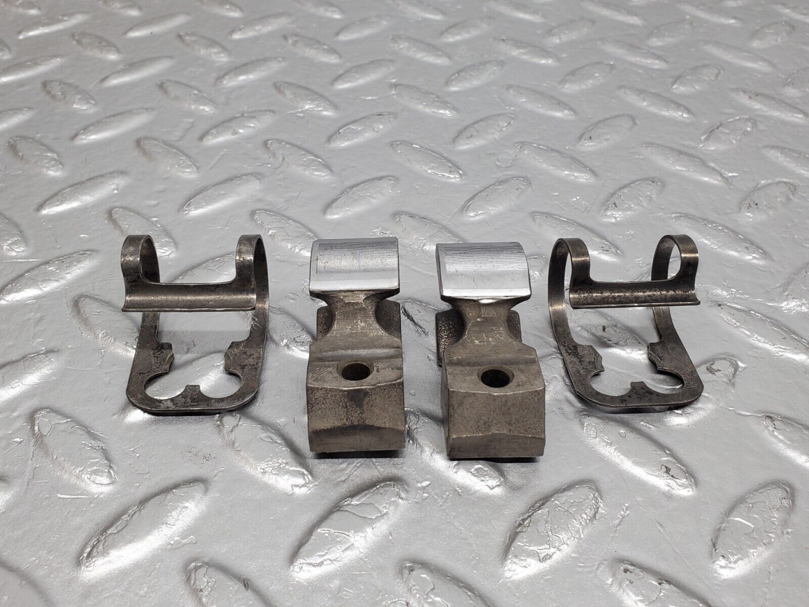 45479 Mercedes-Benz 280E M110.988 Valve Rocker Arm With Retaining Spring