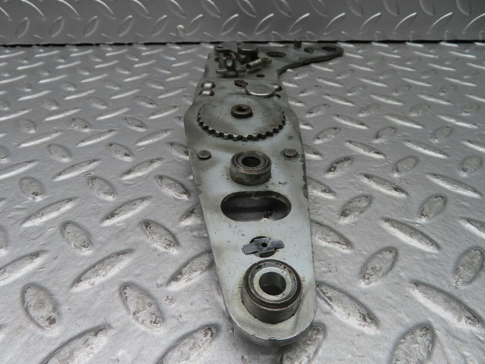 20552 Mercedes-Benz R107 450SL Front Right Seat Hinge 0009108086