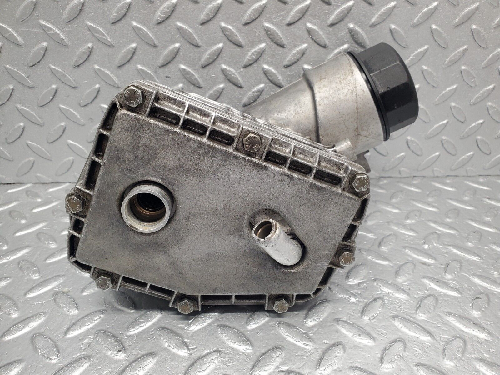 46236 Mercedes-Benz W124 280E Oil Filter Housing 1041840608