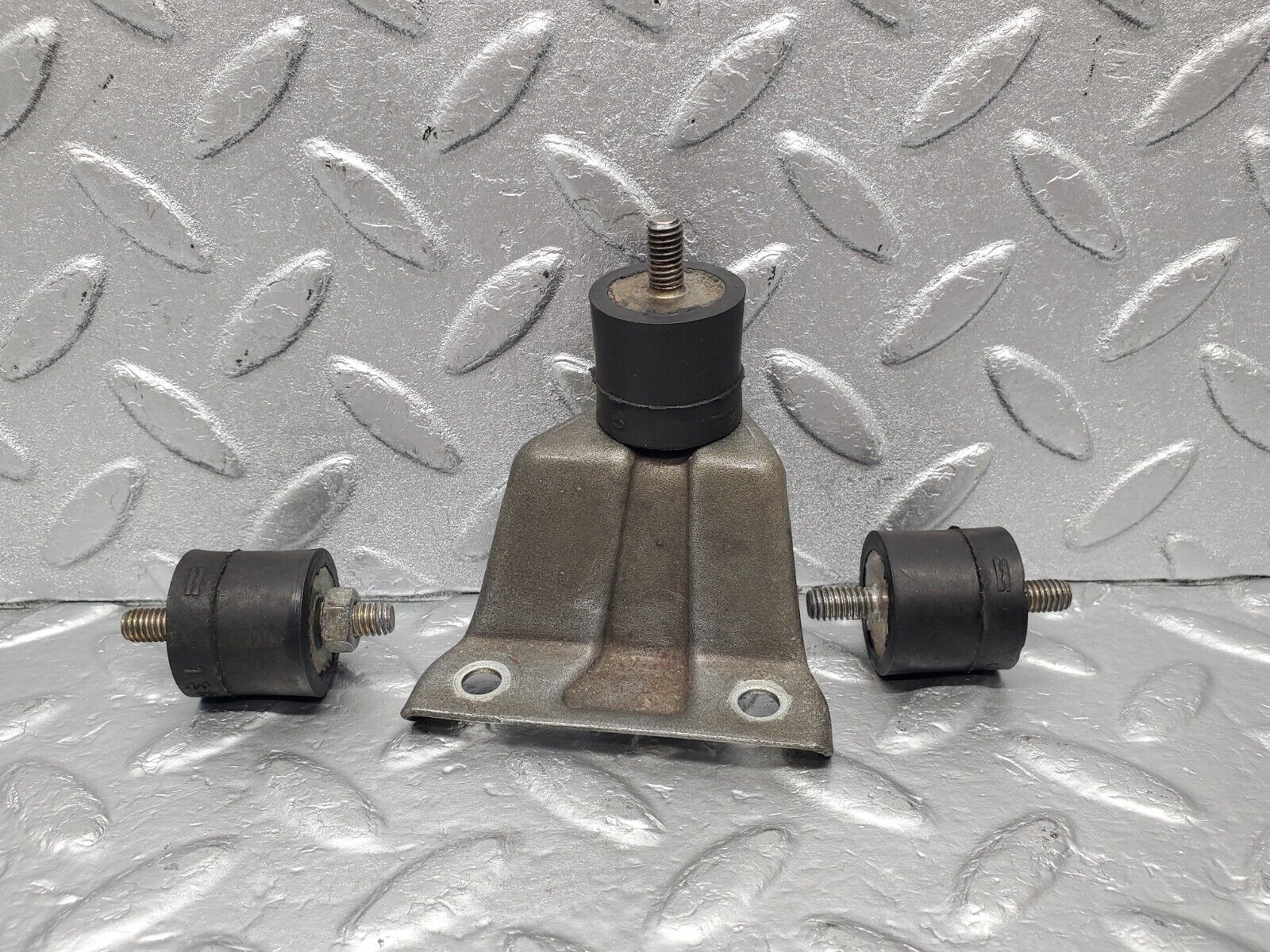 46712 Mercedes-Benz W123 280E Air Filter Housing Holder 3X